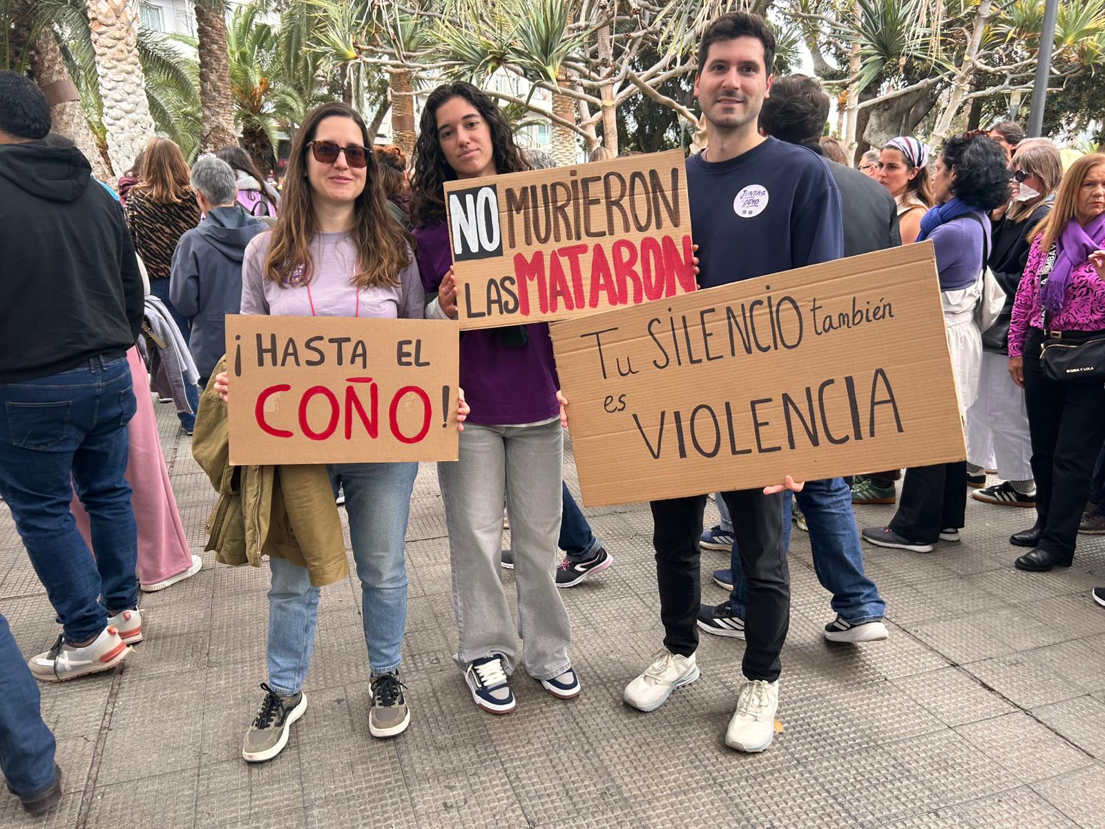 Ana, asesora laboral de 32 años, que ha venido acompañada de Orens y Manuel,