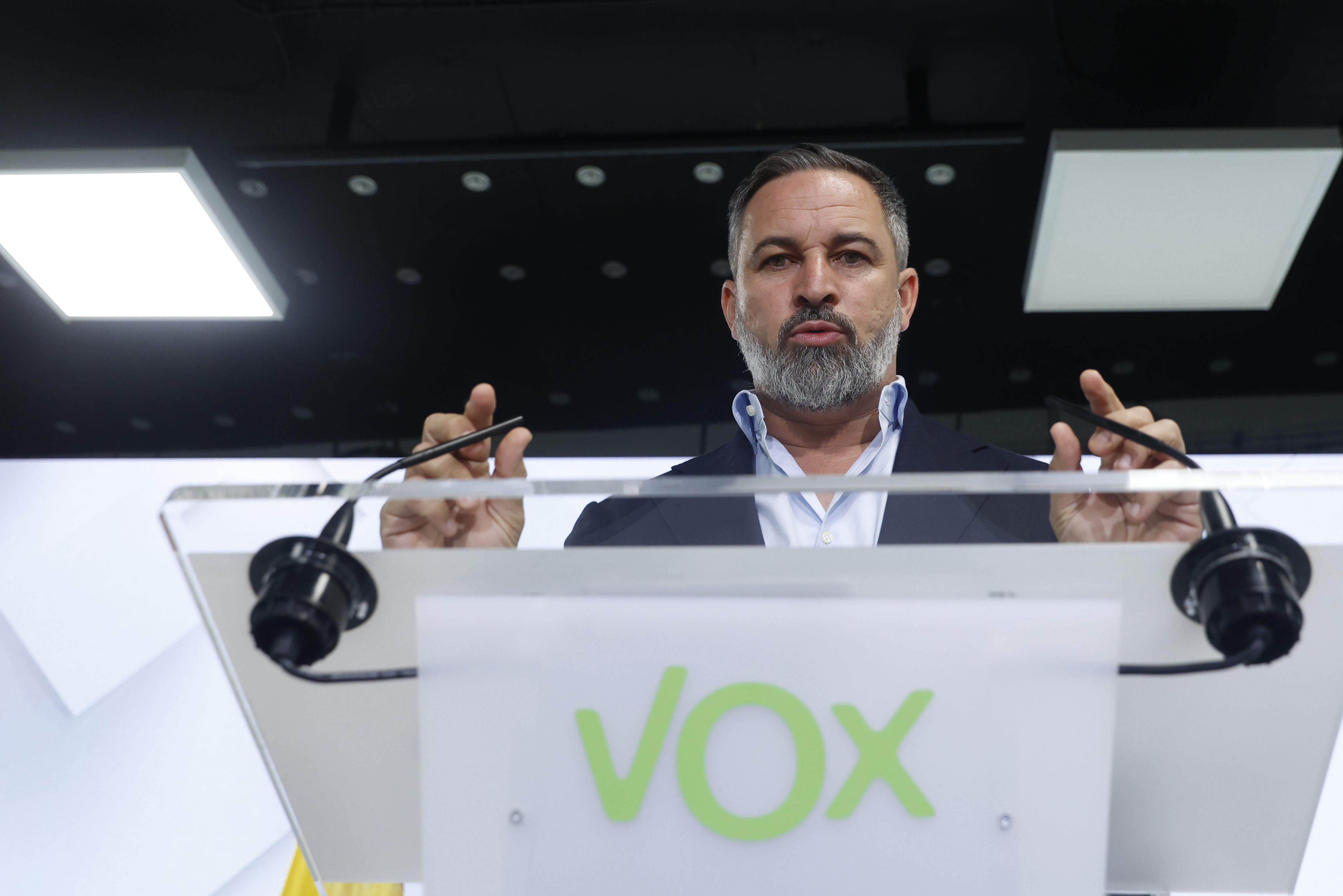 MADRID, 21/07/2025.- El líder de VOX, Santiago Abascal en rueda de prensa tras la reunión del Comité de Acción Política de Vox, este lunes. EFE/ Mario Moron
