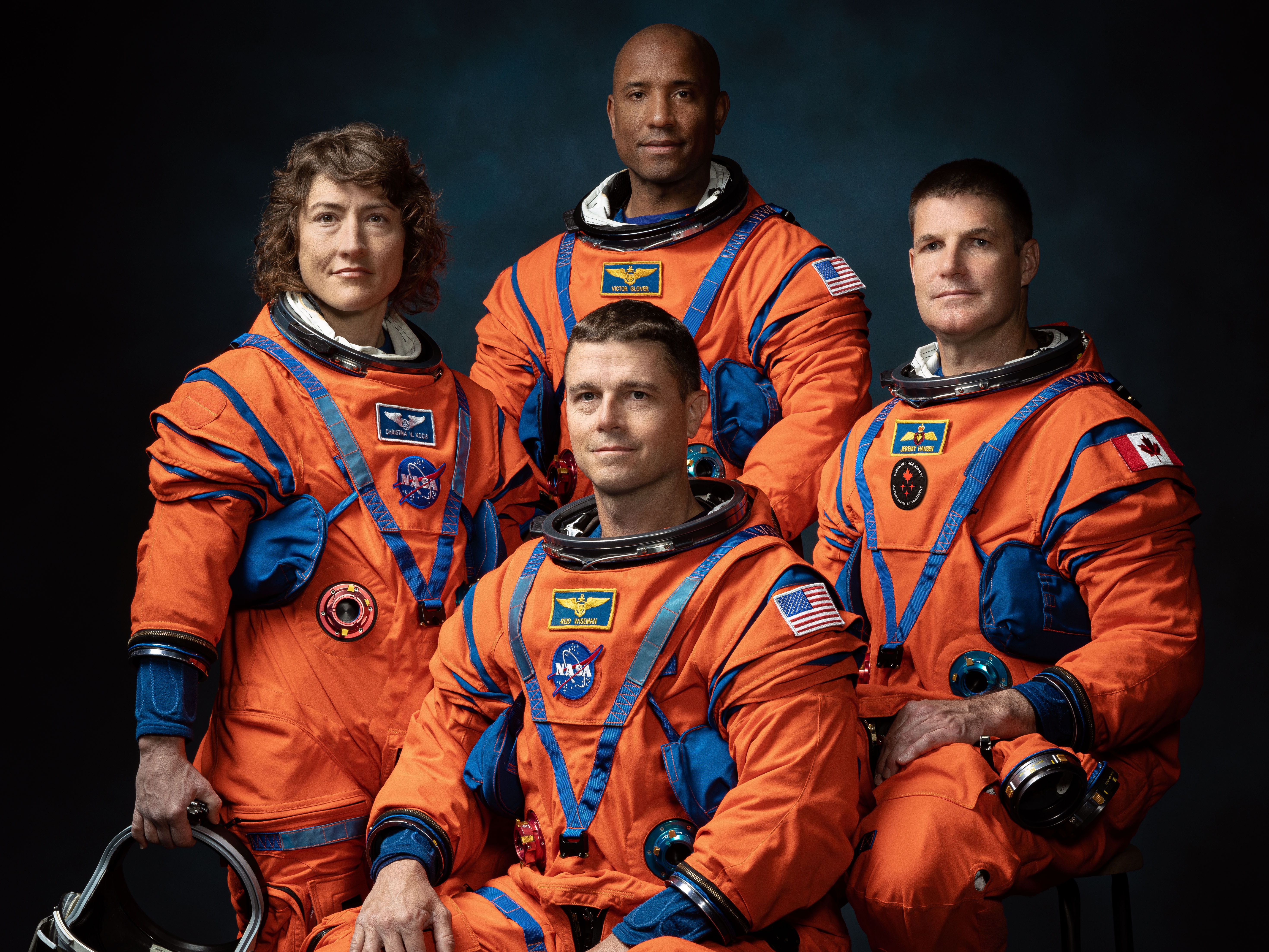 USA9446. CABO CAÑAVERAL (FL, EEUU), 27/03/2026.- Fotografía del 29 de marzo de 2023 cedida por la NASA de los miembros de la misión Artemis II, de izquierda a derecha, de los astronautas de la NASA Reid Wiseman, Victor Glover y Christina Hammock Koch, junto con el astronauta de la Agencia Espacial Canadiense, Jeremy Hansen. Los cuatro astronautas que integran la misión Artemis II, que supone el regreso de seres humanos a la Luna, llegaron este viernes al Centro Espacial Kennedy en Cabo Cañaveral (Florida), y se declararon "entusiasmados" ante el lanzamiento previsto para el próximo miércoles. EFE/Josh Valcarcel/NASA /SOLO USO EDITORIAL /NO VENTAS /SOLO DISPONIBLE PARA ILUSTRAR LA NOTICIA QUE ACOMPAÑA /CRÉDITO OBLIGATORIO
