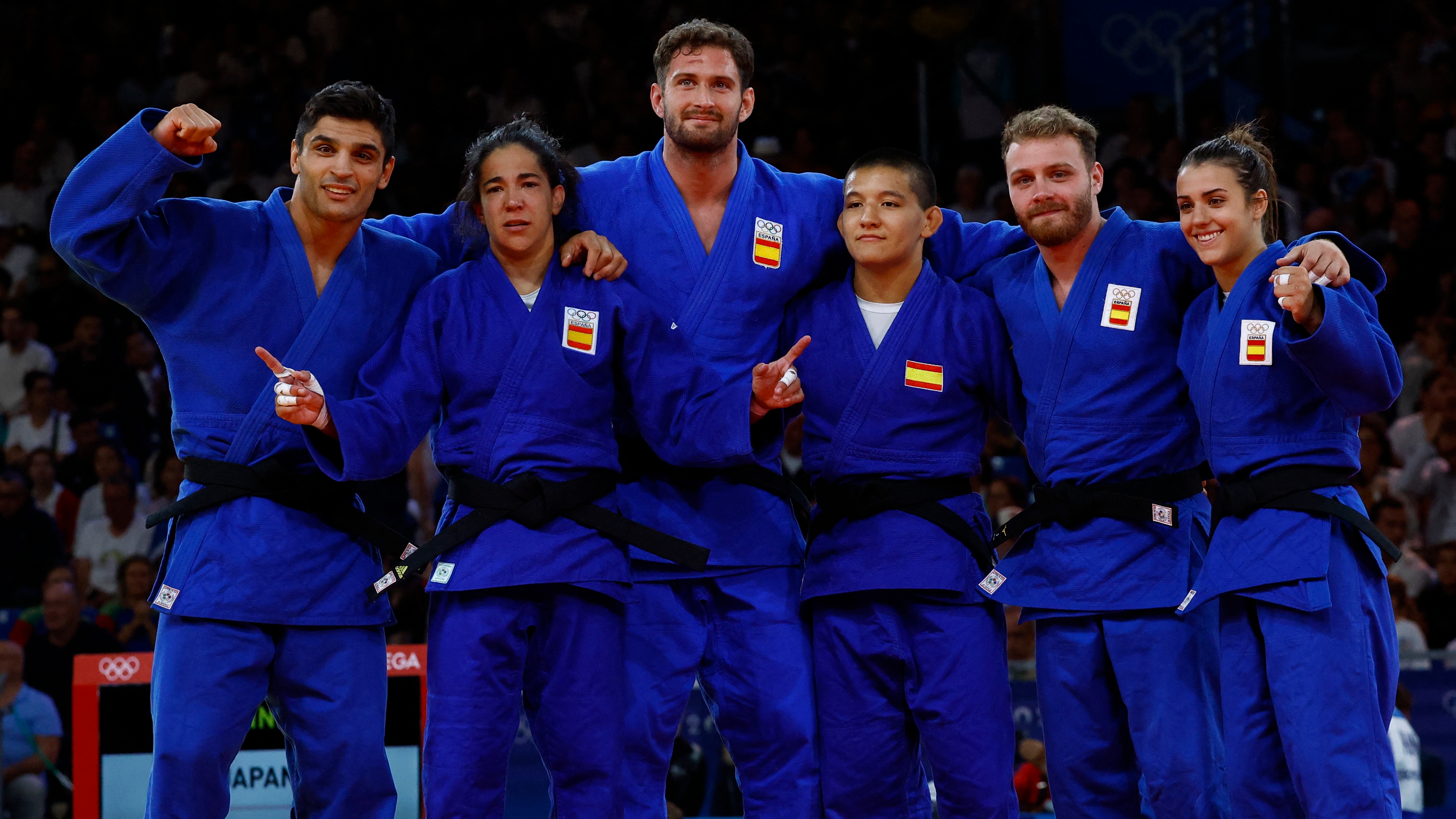 El equipo español de judo por equipos mixto durante los JJOO de París. 