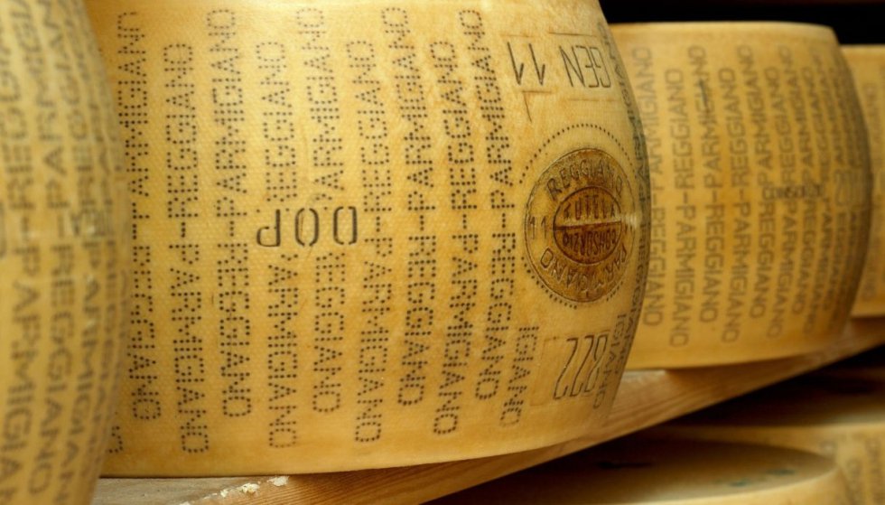 Microchips en los quesos para asegurar la autenticidad de los Parmigiano Reggiano