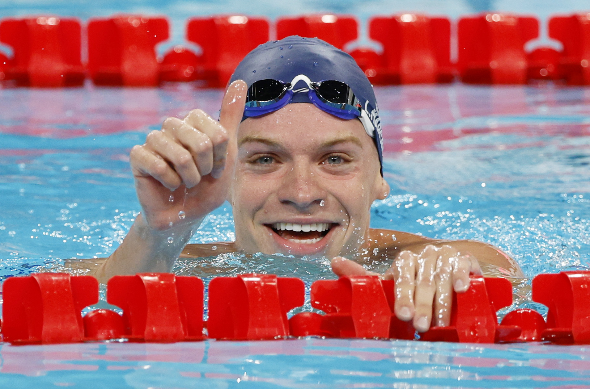 Paris (France), 28/07/2024.- Leon Marchand of France smiles after a Men 400m Individdual Medley heat of the Swimming competitions in the Paris 2024 Olympic Games, at the Paris La Defense Arena in Paris, France, 28 July 2024. (400 metros, Francia) EFE/EPA/FRANCK ROBICHON
