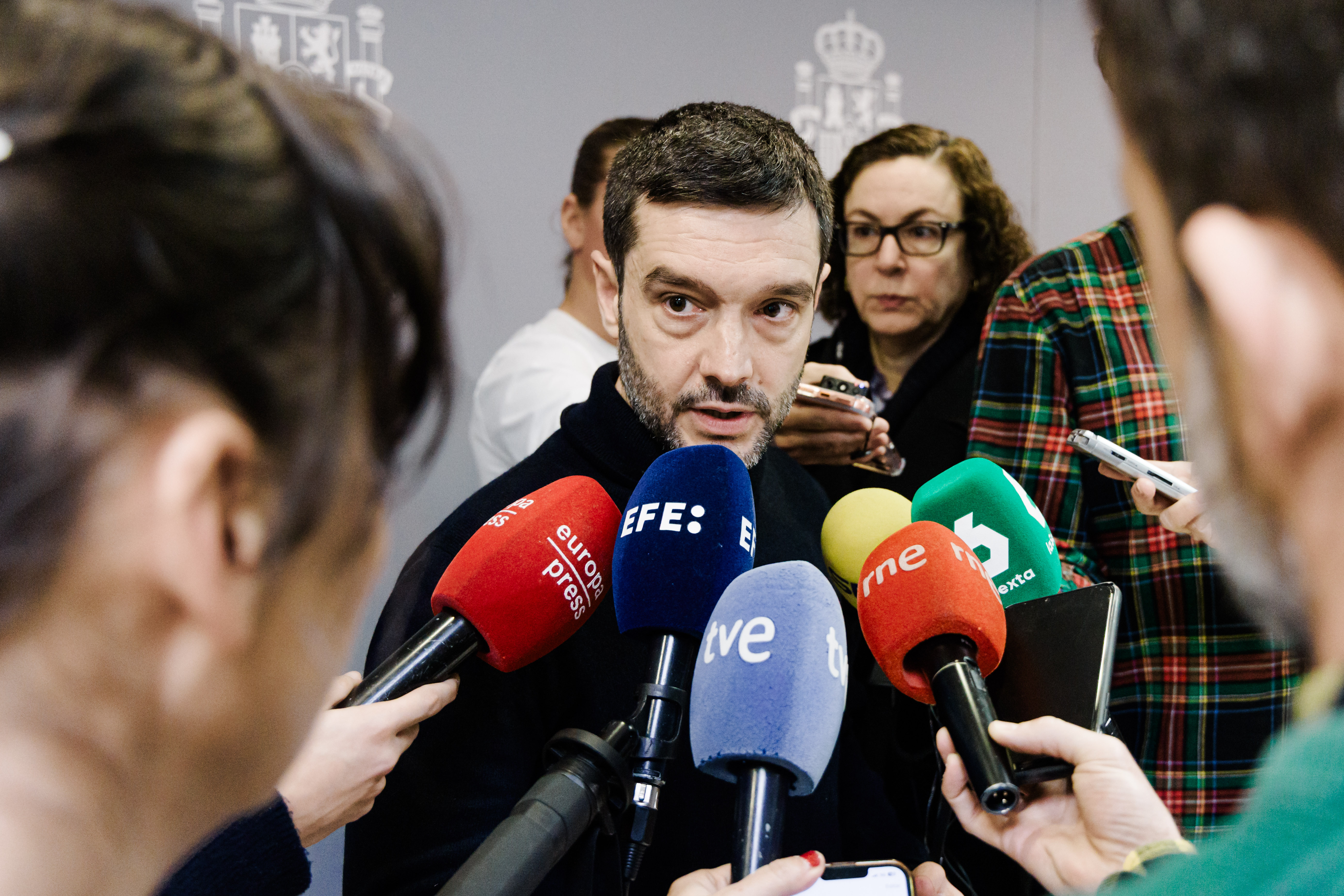 El ministro de Derechos Sociales, Consumo y Agenda 2030, Pablo Bustinduy, atiende a los medios el 12 de enero de 2026