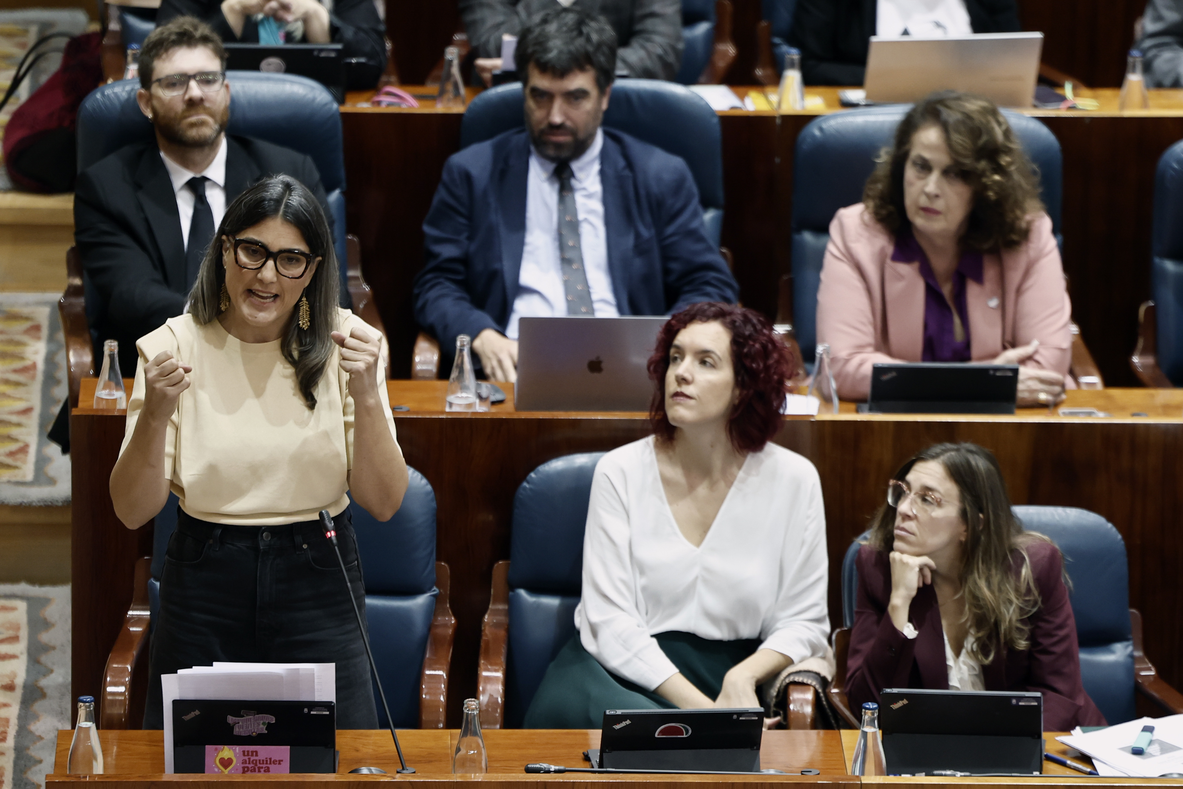Ayuso evita hablar de su novio en la Asamblea, al que la oposición llama  “caradura” y “aficionado al fraude fiscal” | Noticias de Madrid | EL PAÍS