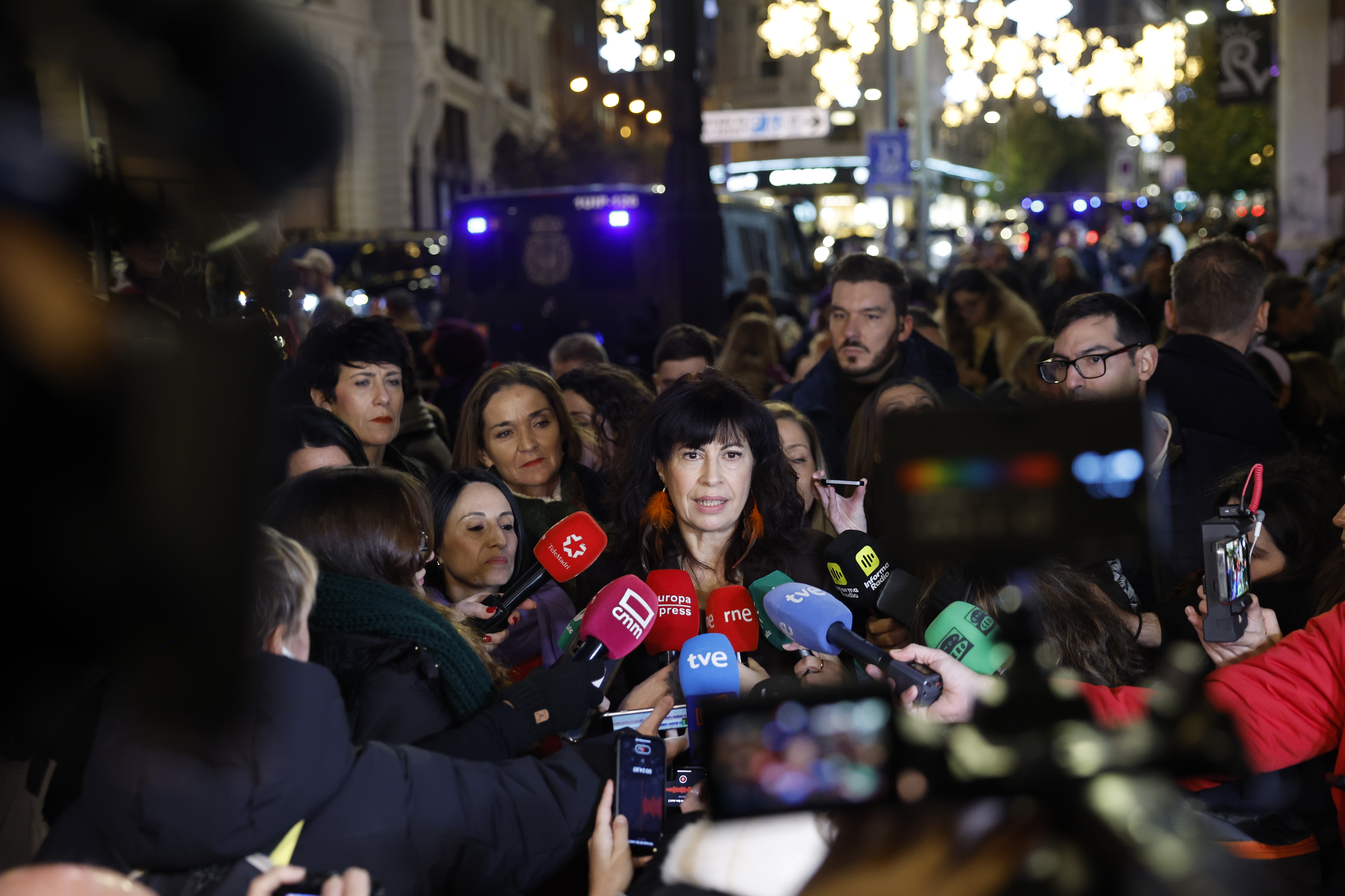 DVD1294. La ministra de Igualdad, Ana Redondo, en la manifestación del 25N convocado por Foro 25N Movimiento Feminista de Madrid. / SAMUEL SÁNCHEZ