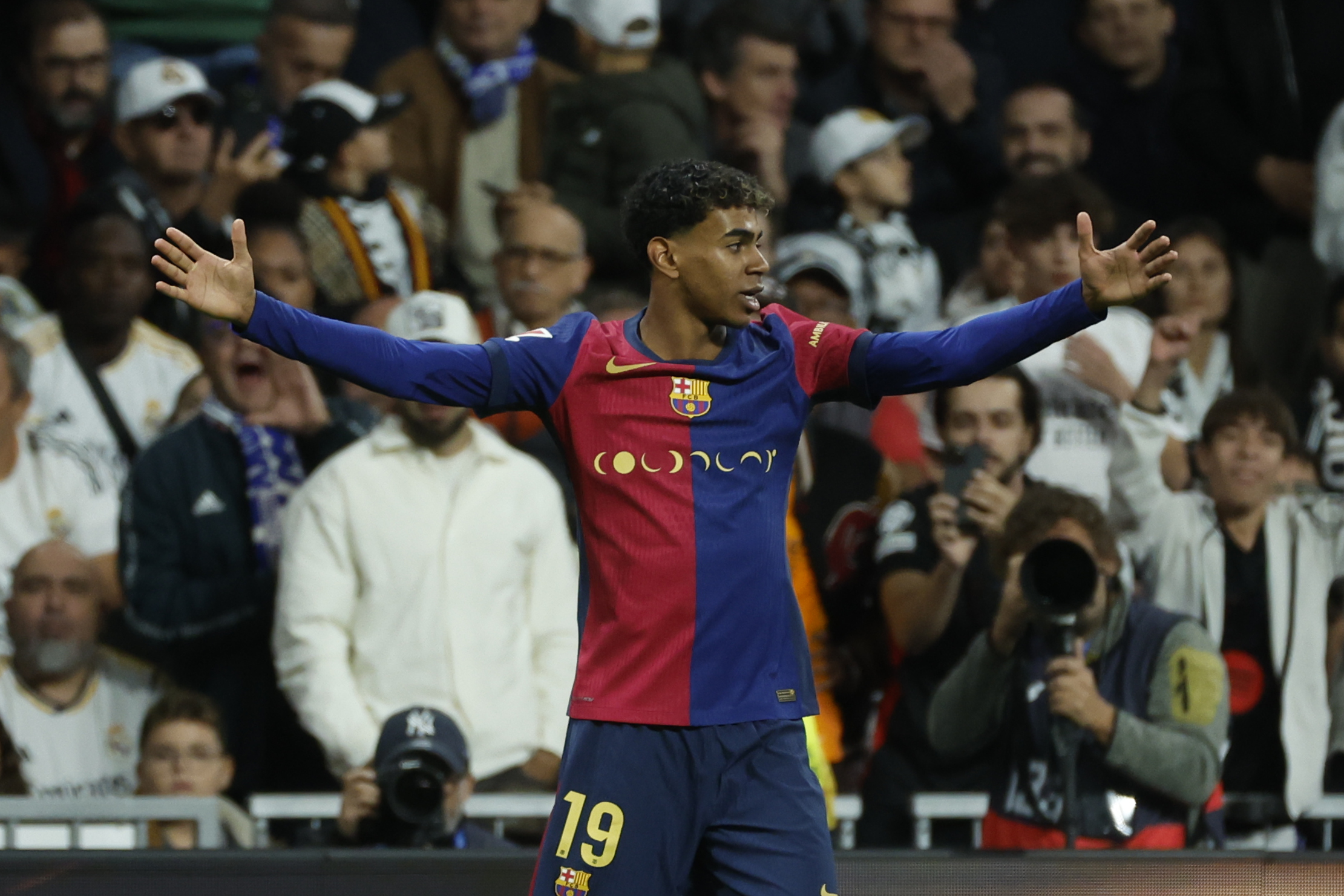 Lamine Yamal celebra su gol ante el Real Madrid en el Bernabéu.