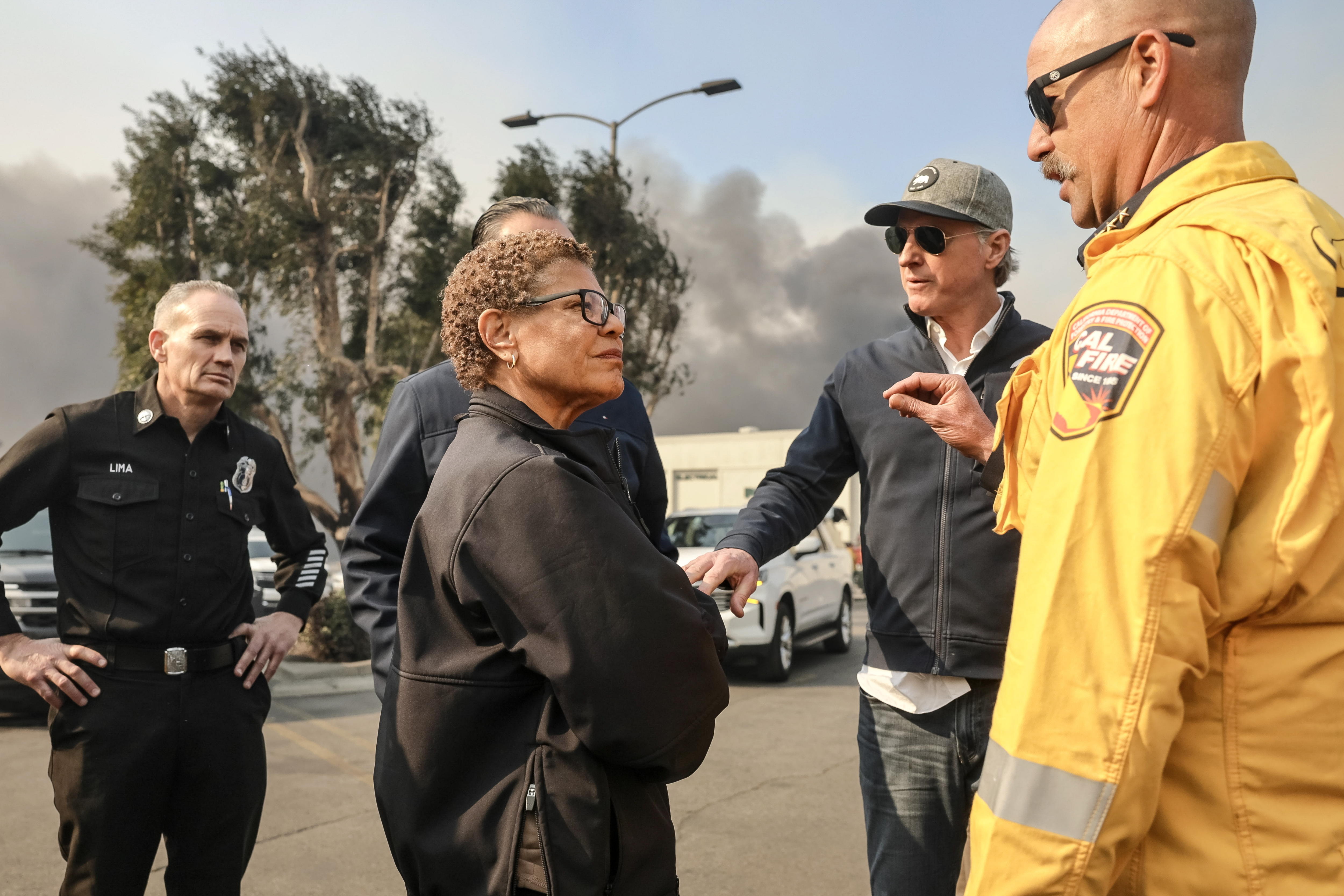 Los Angeles Mayor Karen Bass and California Governor Gavin Newsom get a briefing about an area damaged by the Palisades wildfire.