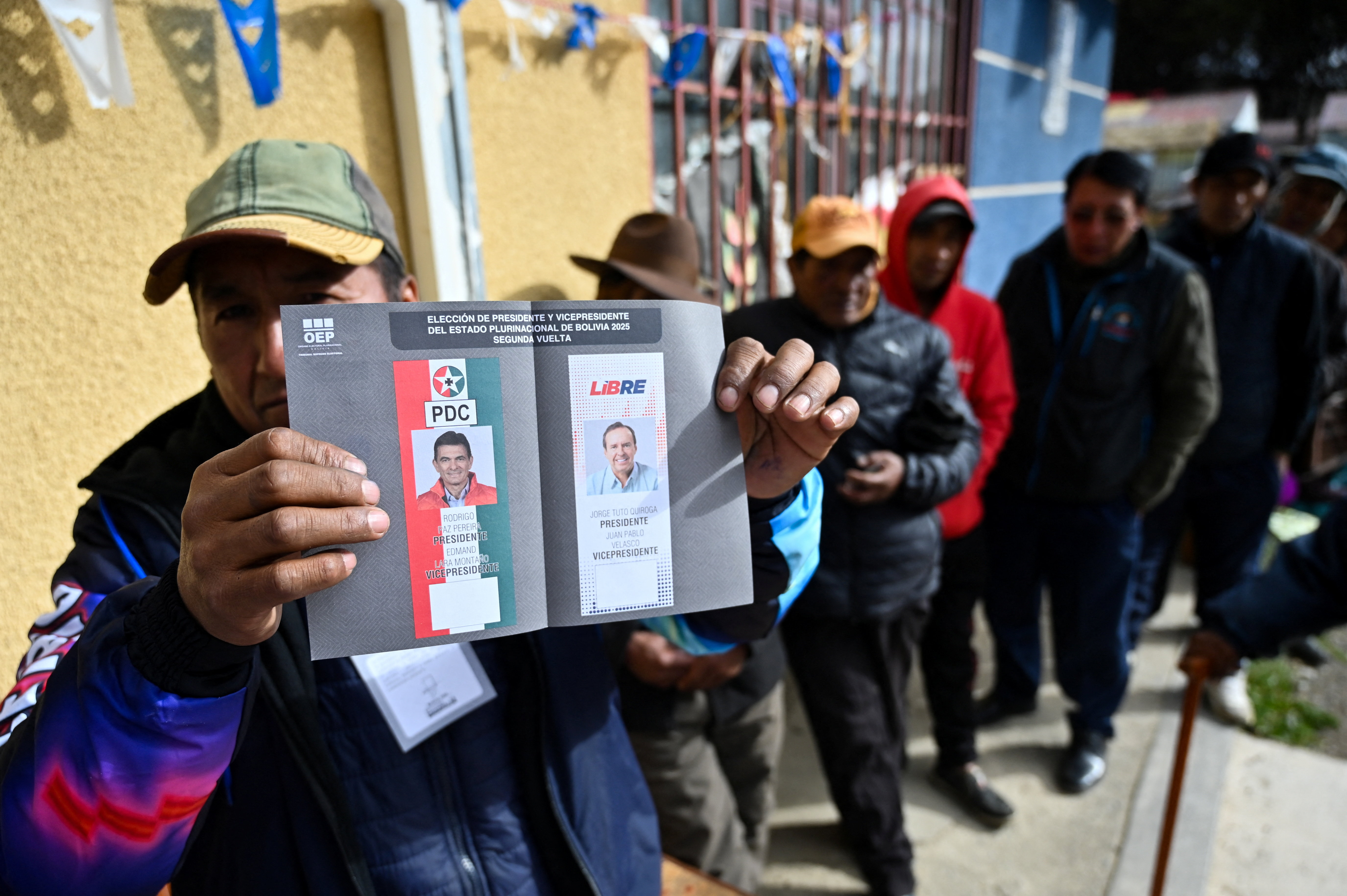 People queue to cast votes at a polling station on the day of the Bolivian presidential runoff election, in Patamanta, on the outskirts of El Alto, Bolivia, October 19, 2025. REUTERS/Claudia Morales