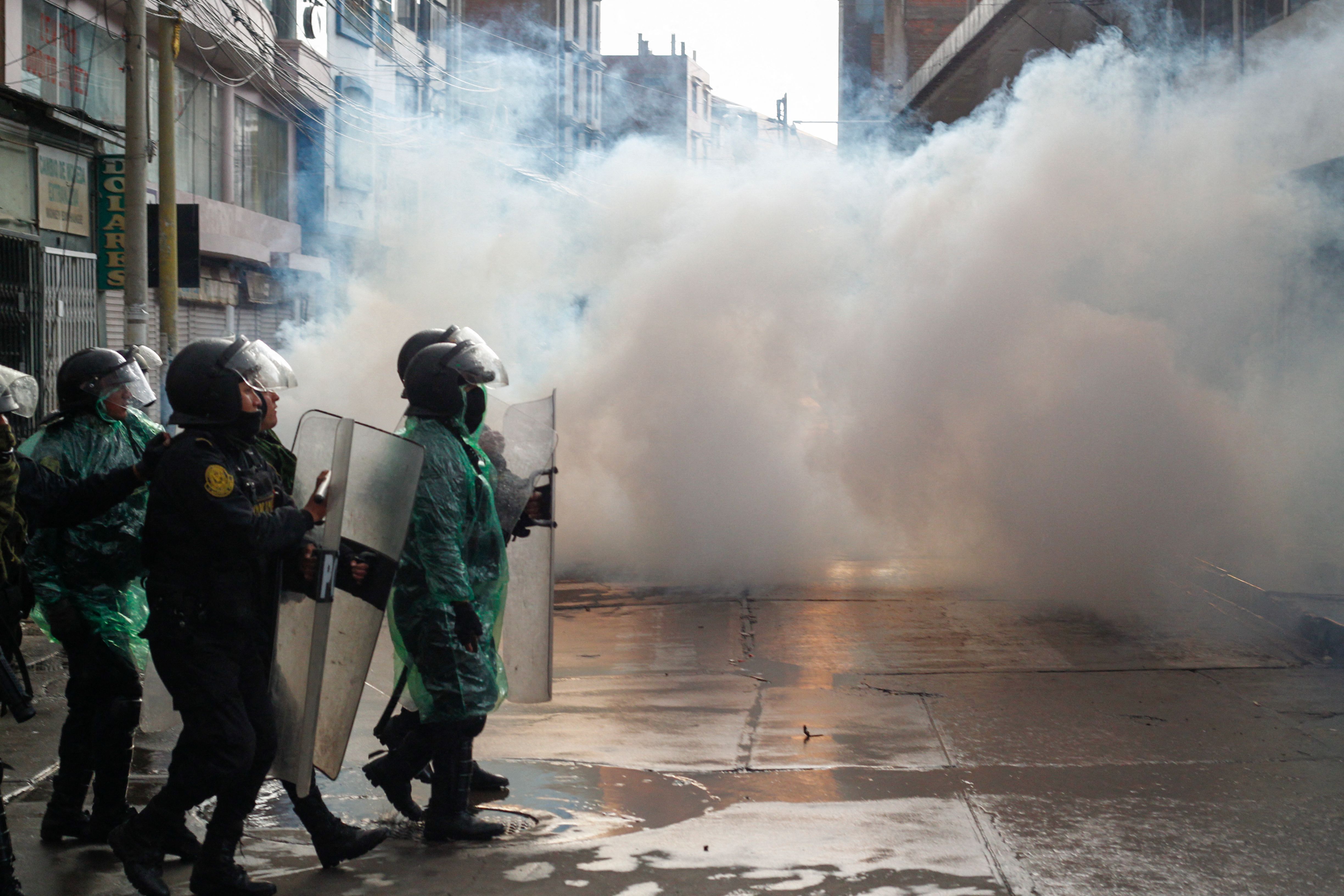 Policeman burned to death amid antigovernment unrest in Peru