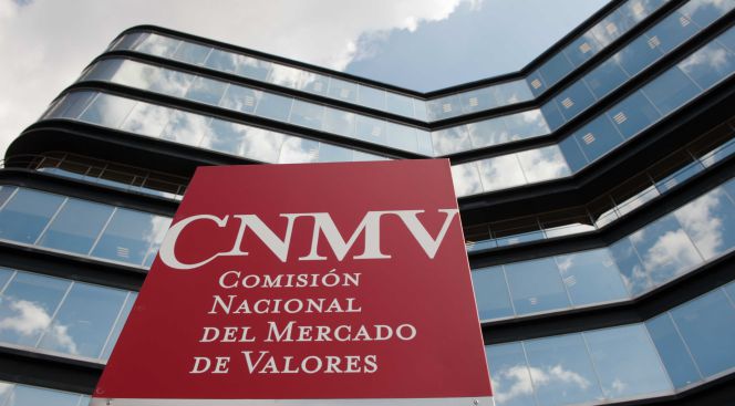 La CNMV se pone seria con los derivados y prohíbe la publicidad de los CFD, un producto en el que invierten 60.000 españoles