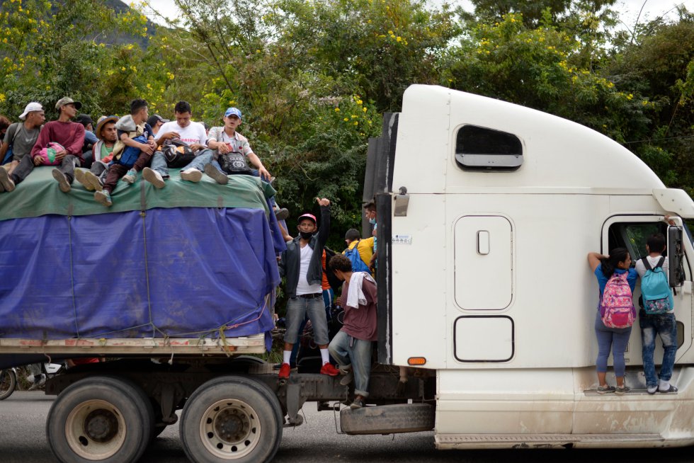 Caravana de Honduras avanza rumbo a Estados Unidos Fotos