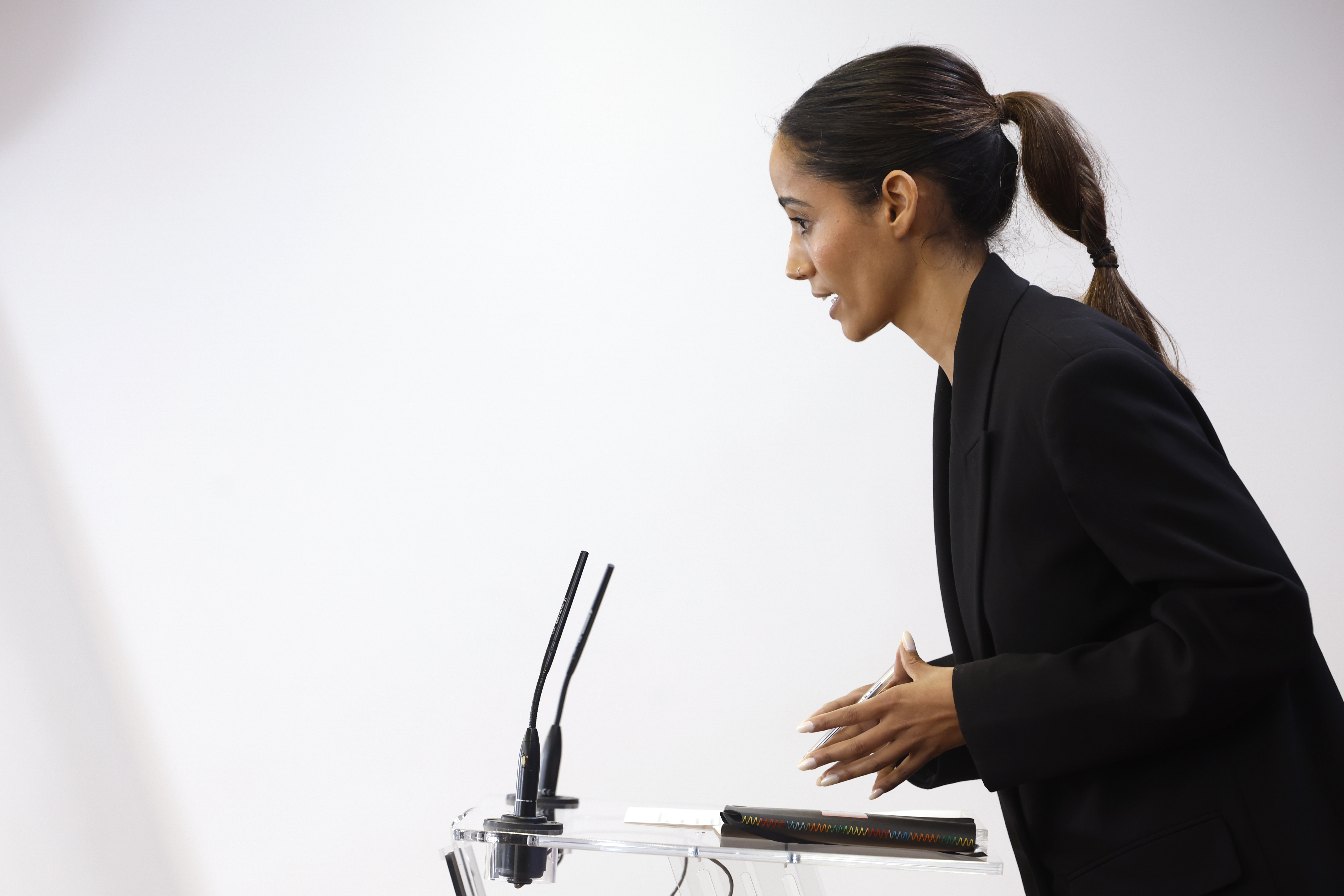 La diputada de Sumar Tesh Sidi, durante la rueda de prensa que ha ofrecido este martes en el Congreso.