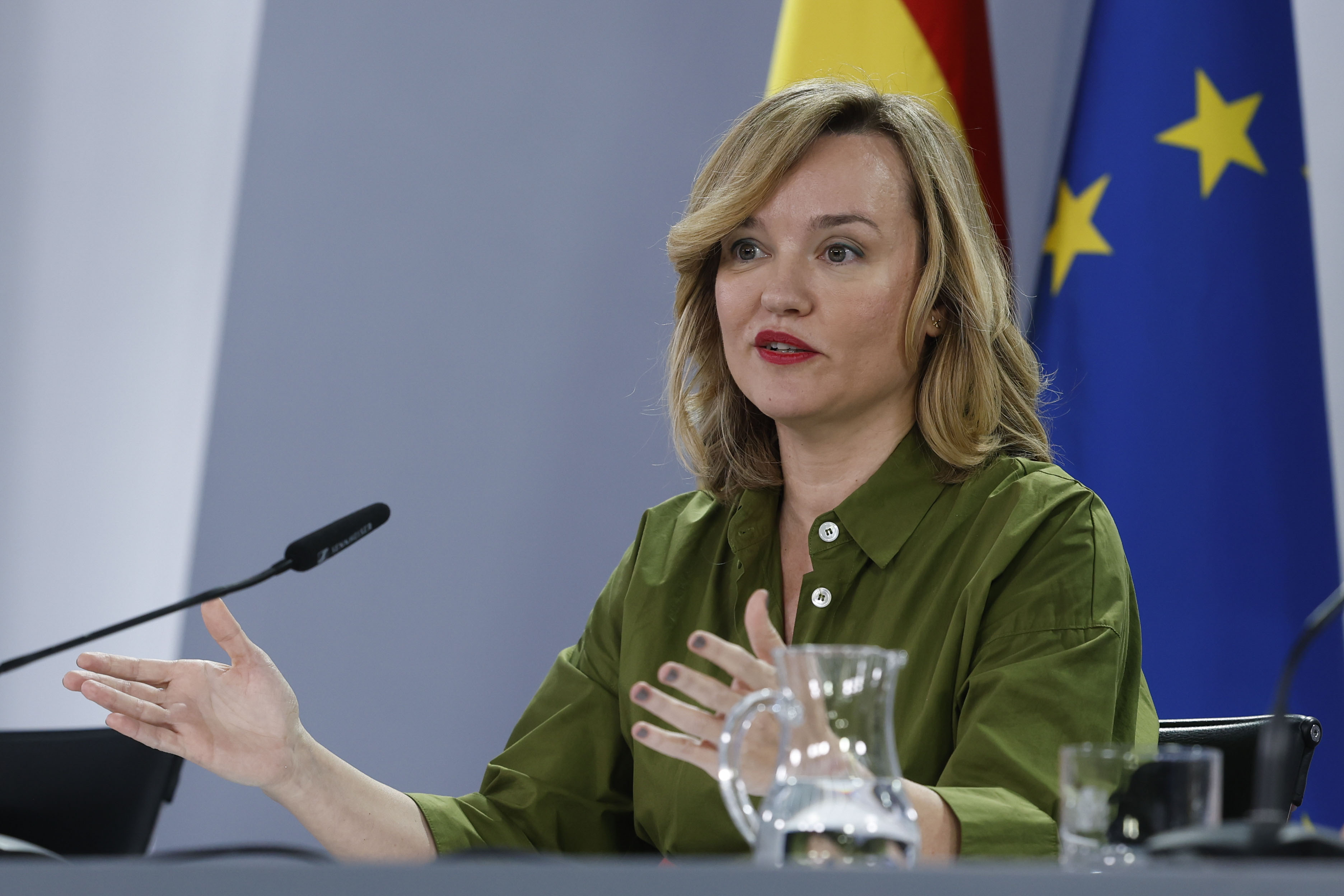 MADRID, 27/05/2025.- La ministra de Educación, Pilar Alegría, interviene en la rueda de prensa posterior a la reunión del Consejo de Ministros este martes en Moncloa. EFE/Juan Carlos Hidalgo