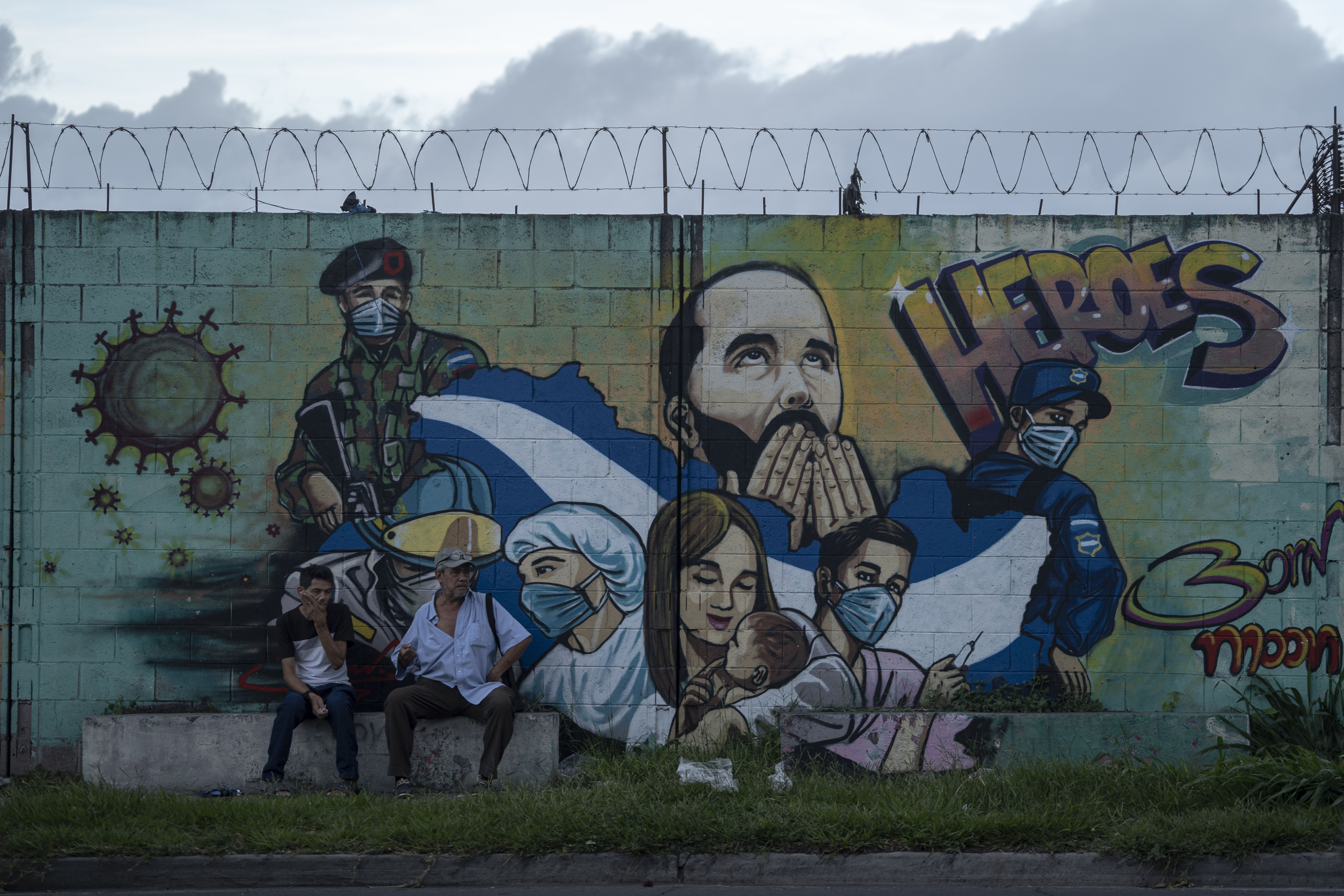 Graffiti alusivo ao Presidente Bukele, na Carretera de Oro, no município de Soyapango, departamento de San Salvador.