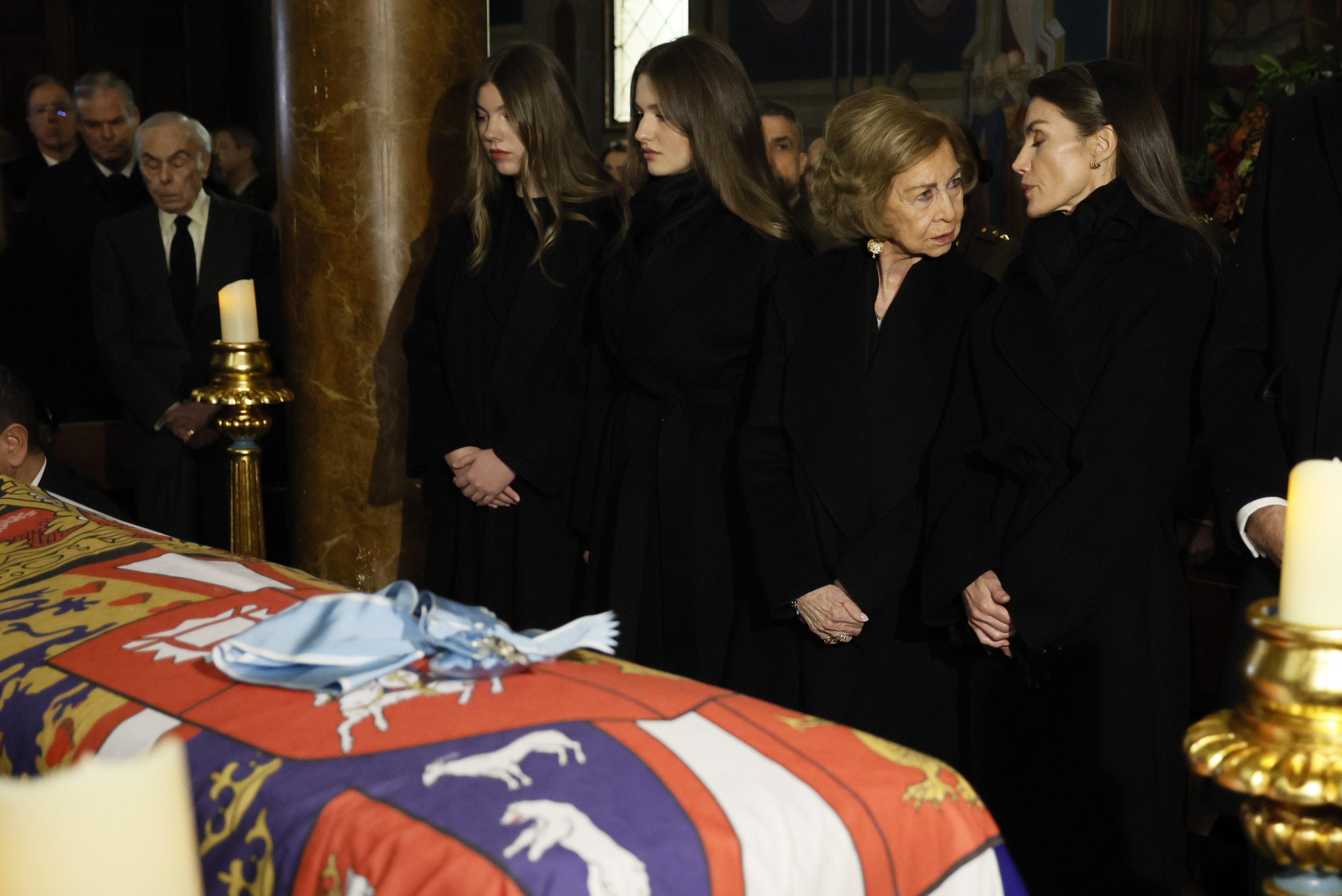 La Familia Real, sin Juan Carlos I, despide a Irene de Grecia en Madrid | Gente | EL PAÍS