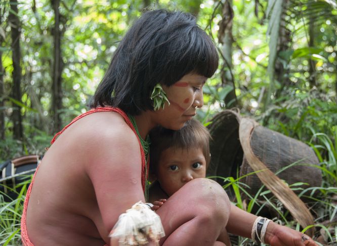 mama de las mujeres de la tribu