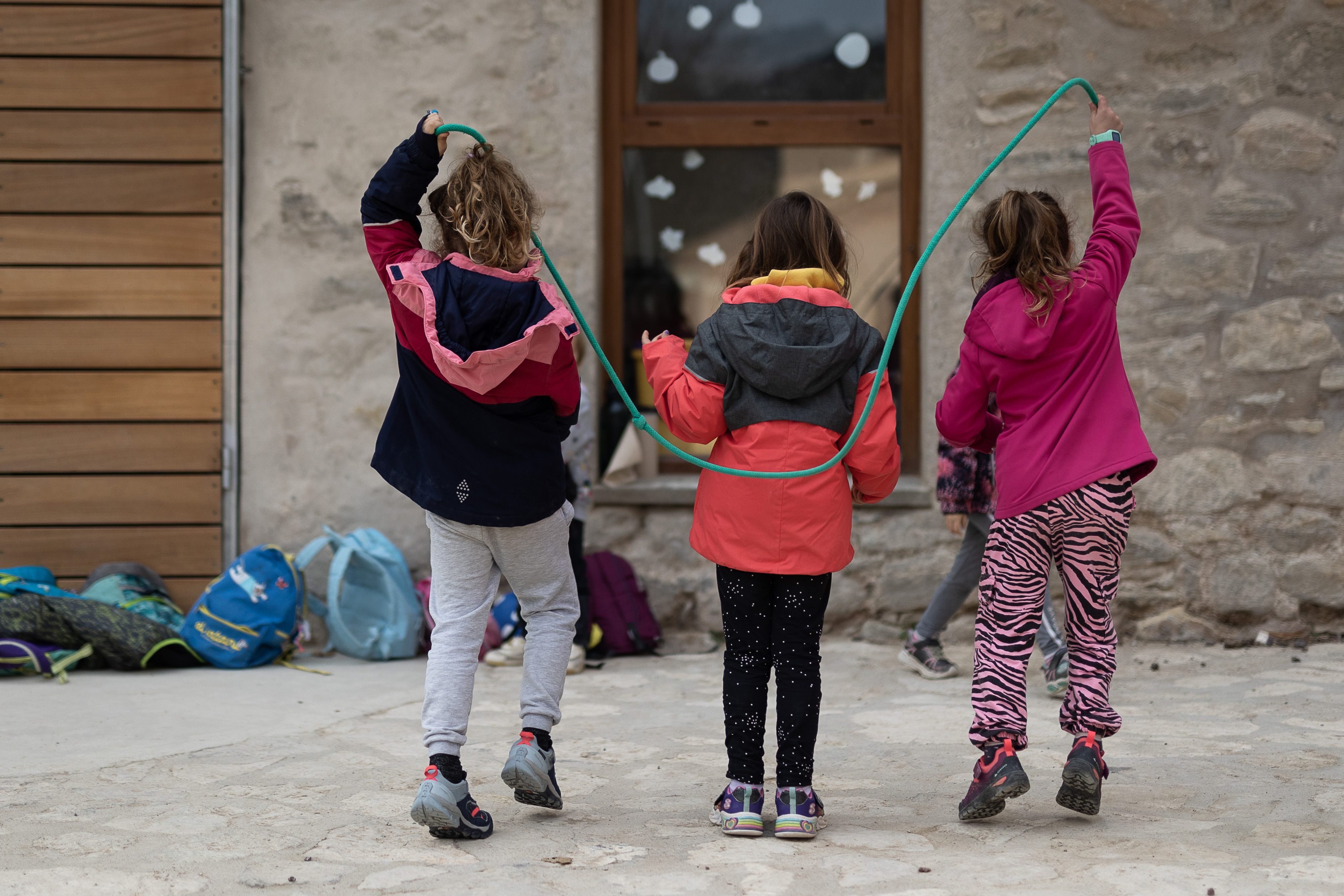 La alimentación, la situación socioeconómica o el acceso a los servicios sociosanitarios, además de la genética, son factores determinantes para el desarrollo y el crecimiento.