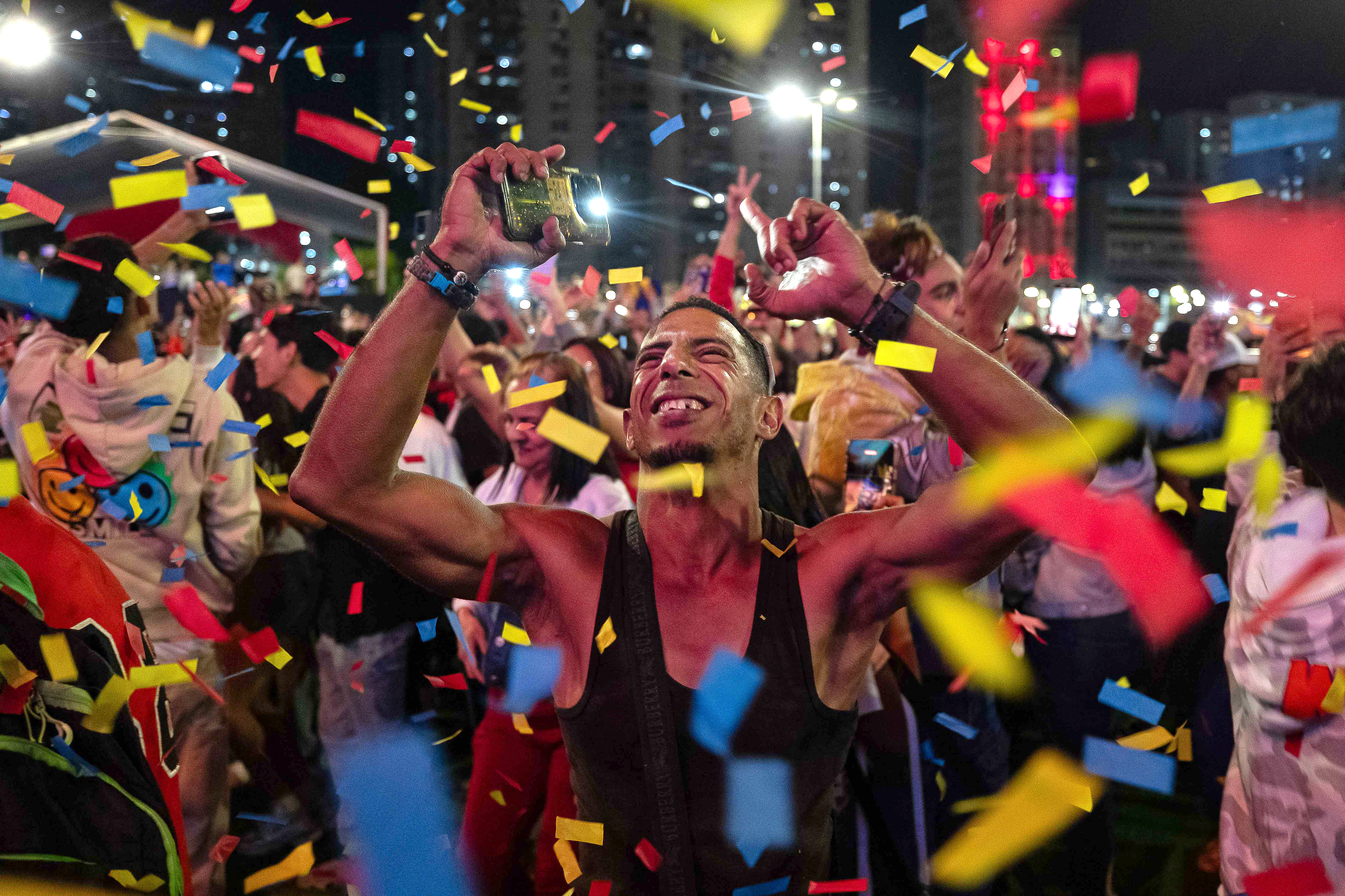 Venezolanos festejan triunfo en mundial de béisbol
