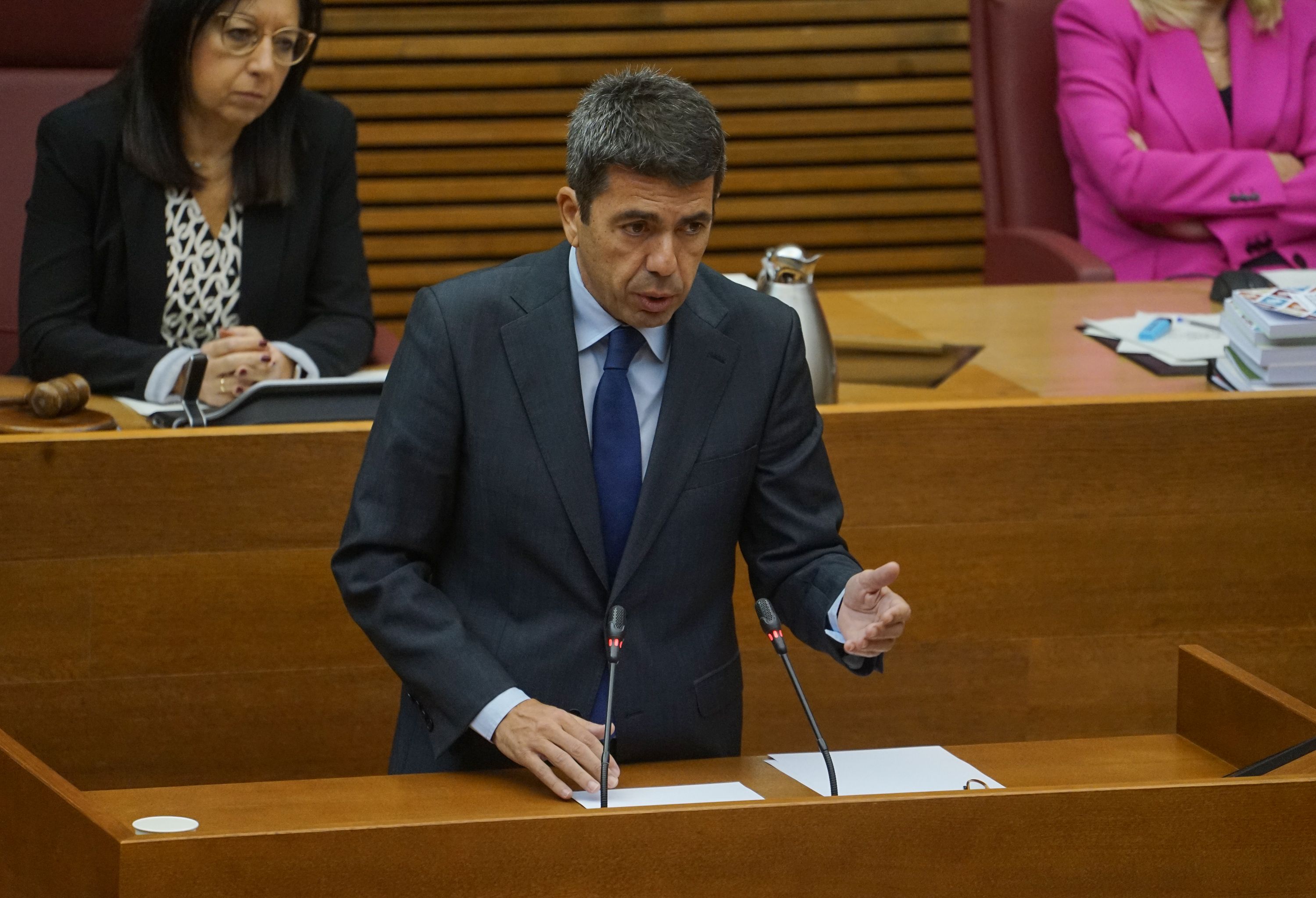 El presidente de la Generalitat, Carlos Mazn, interviene durante una sesin de control al Gobierno valenciano en Les Corts Valencianes, 