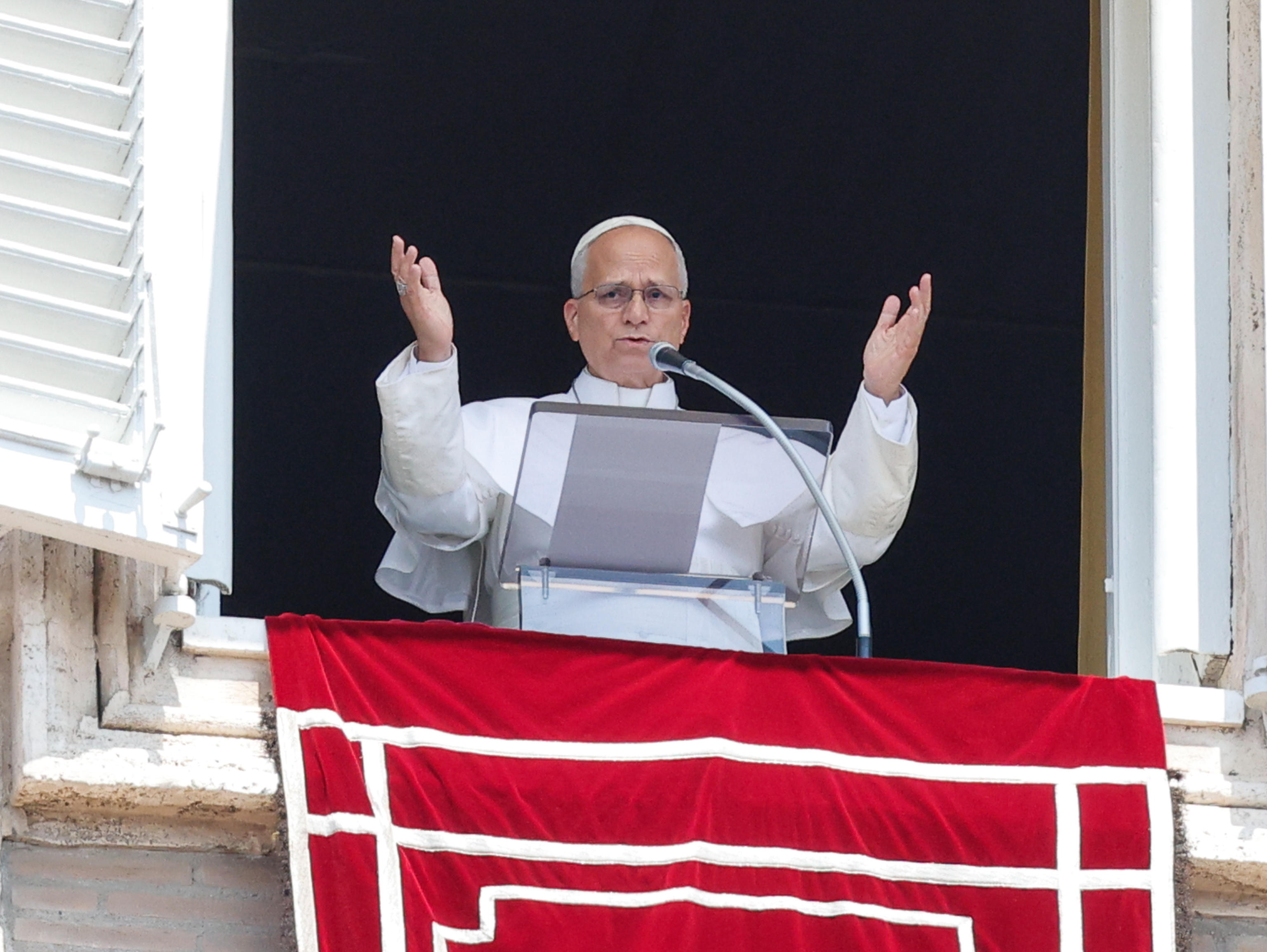 El papa Leo XIV ese domingo en la plaza de San Pedro.