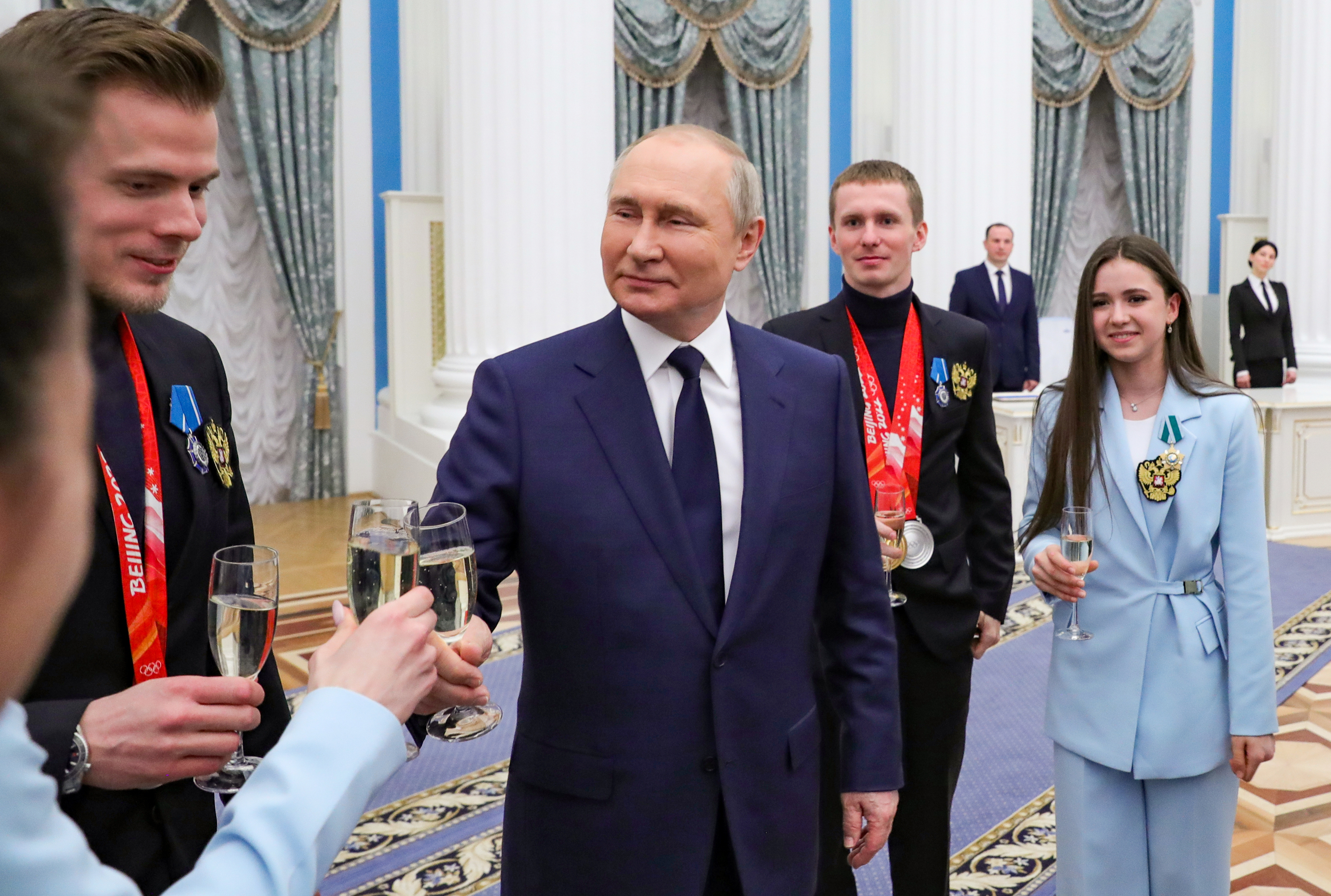 Награждение происходило. Камила Валиева награждение в Кремле.