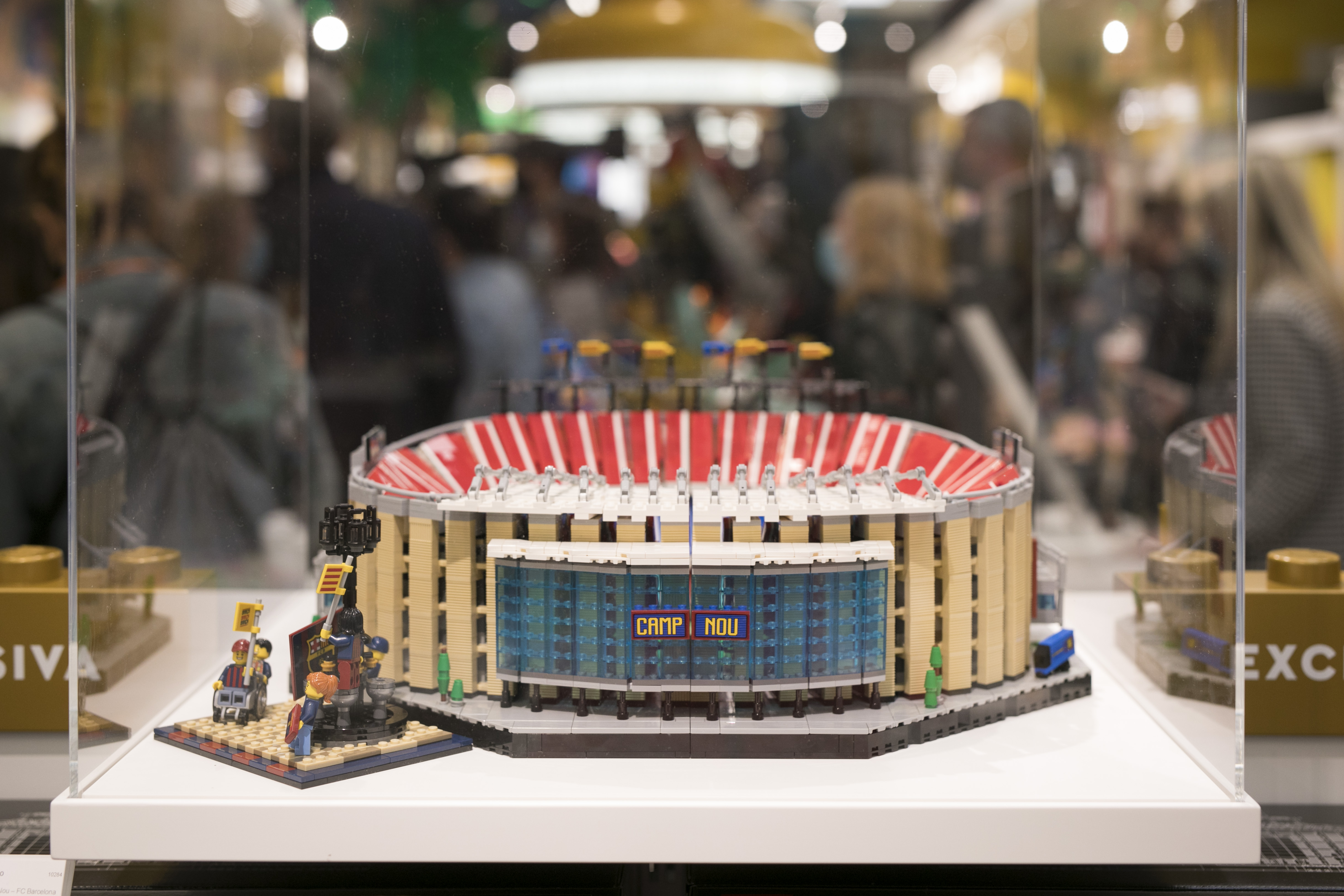 Retratos personalizados bloques colores: Lego abre en Barcelona su tienda más innovadora de Europa | Transformación Digital | Tecnología | EL PAÍS