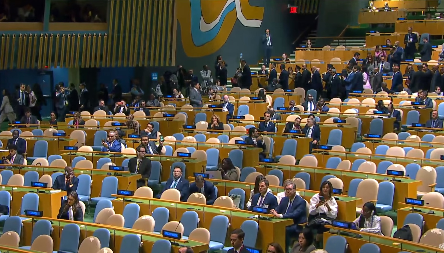 Delegaciones abandonan la sala de la Asamblea General de la ONU, este jueves.
