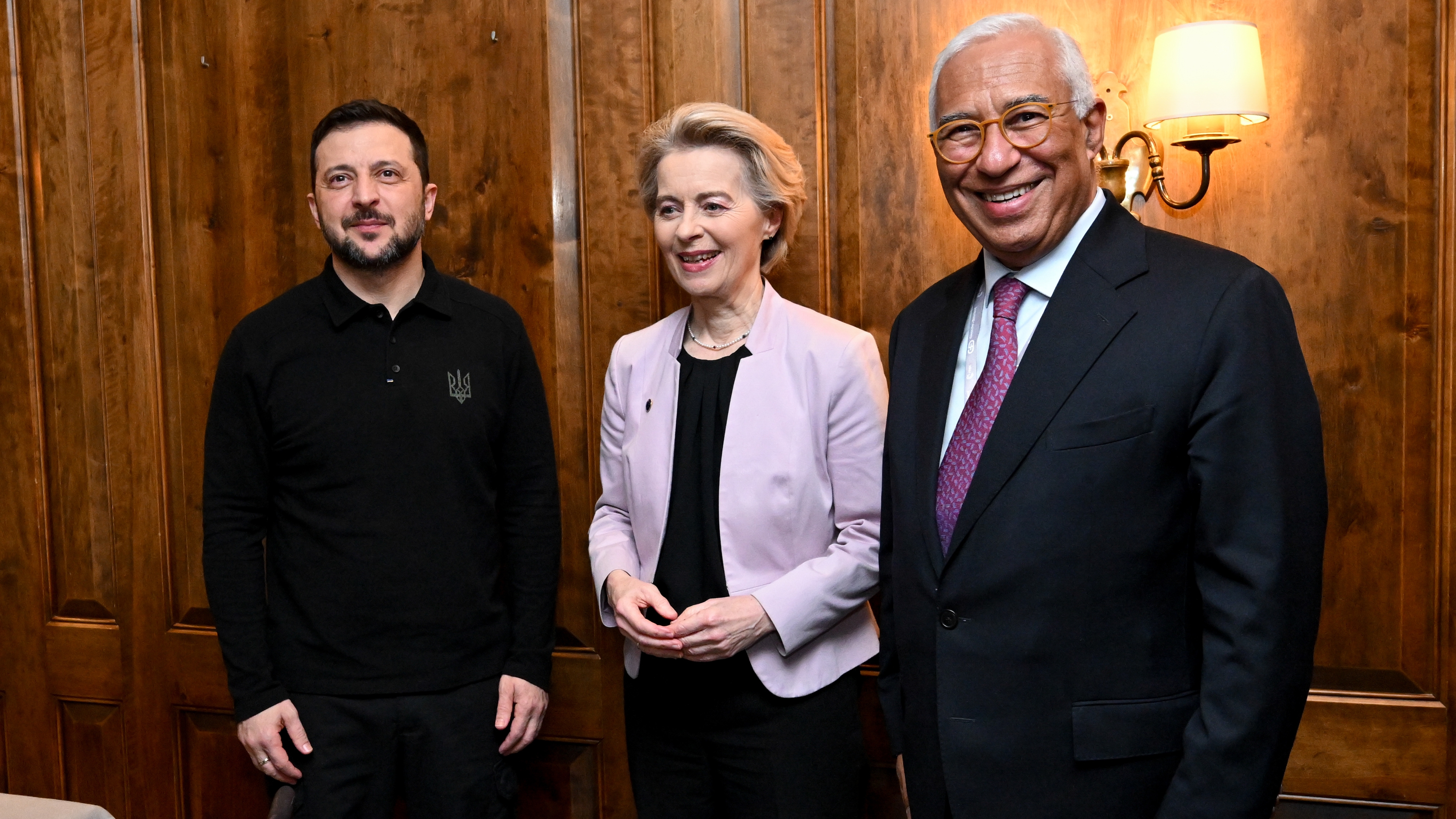 Reunión en Múnich entre el presidente de Ucrania, Volodimir Zelenski, la presidente de la Comisión Europea, Ursula Von der Leyen, y el presidente del Consejo Europeo, António Costa
REMITIDA / HANDOUT por UE/SIERAKOWSKI FREDERIC
Fotografía remitida a medios de comunicación exclusivamente para ilustrar la noticia a la que hace referencia la imagen, y citando la procedencia de la imagen en la firma
14/02/2025