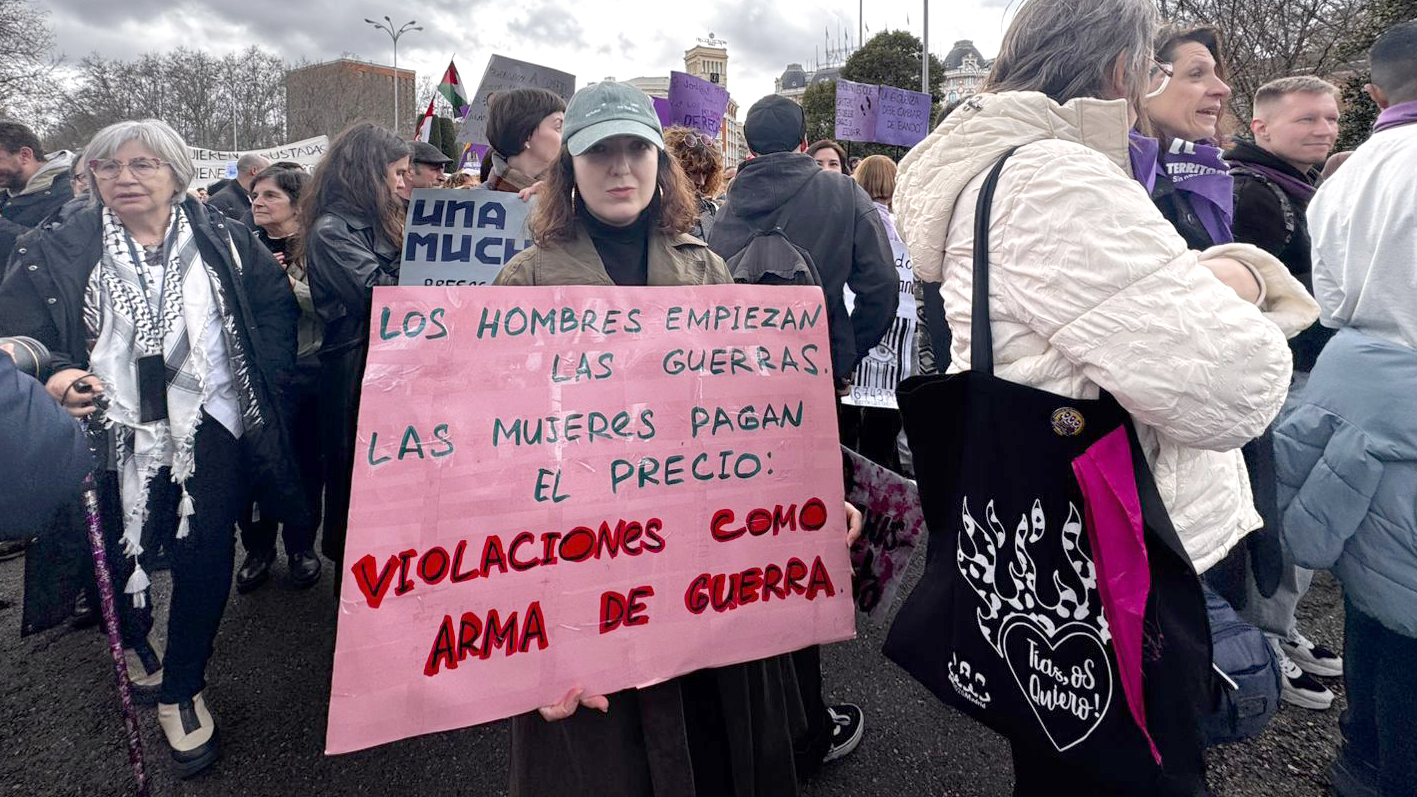 Olga (Rusia, 36 años), en la manifestación de Madrid.