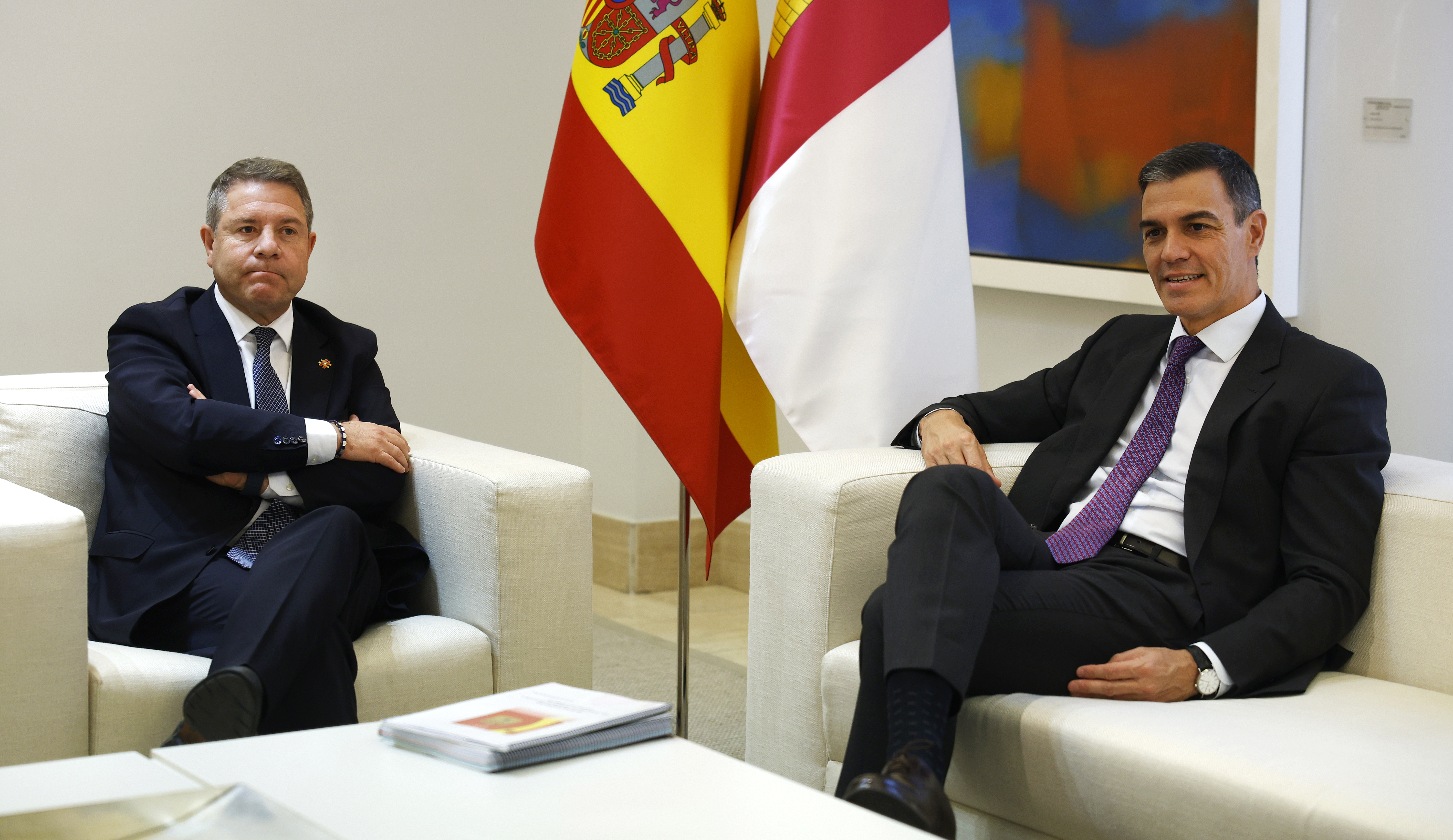 DVD 1234 (04/10/2024) Madrid. El presidente del Gobierno, Pedro Snchez, recibe al presidente de Castilla-La Mancha, Emiliano Garca-Page, en el palacio de la Moncloa. Foto de ?lvaro Garca