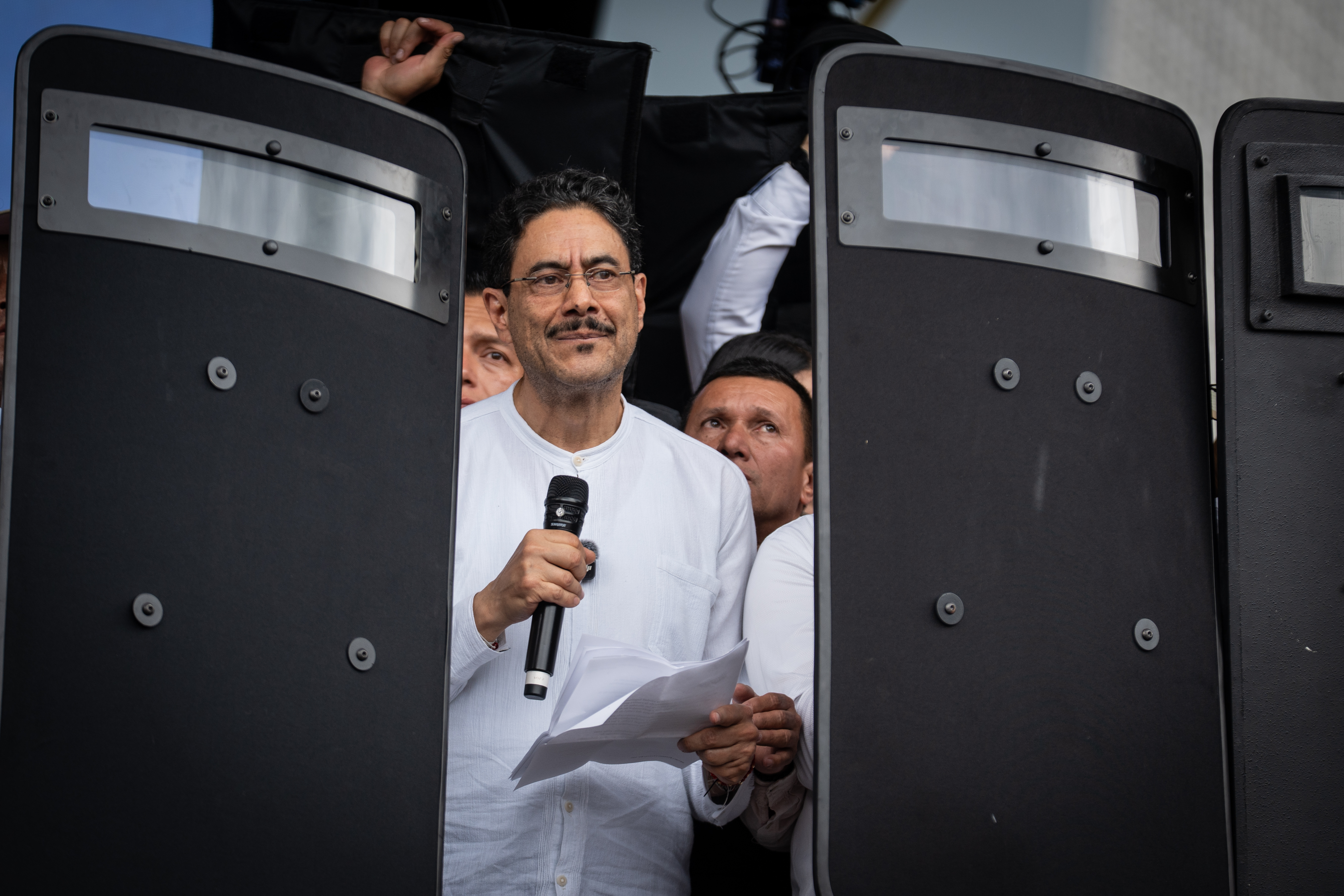 La campaña de Iván Cepeda desdeña a los gurús y se refugia en los suyos | EL PAÍS América Colombia