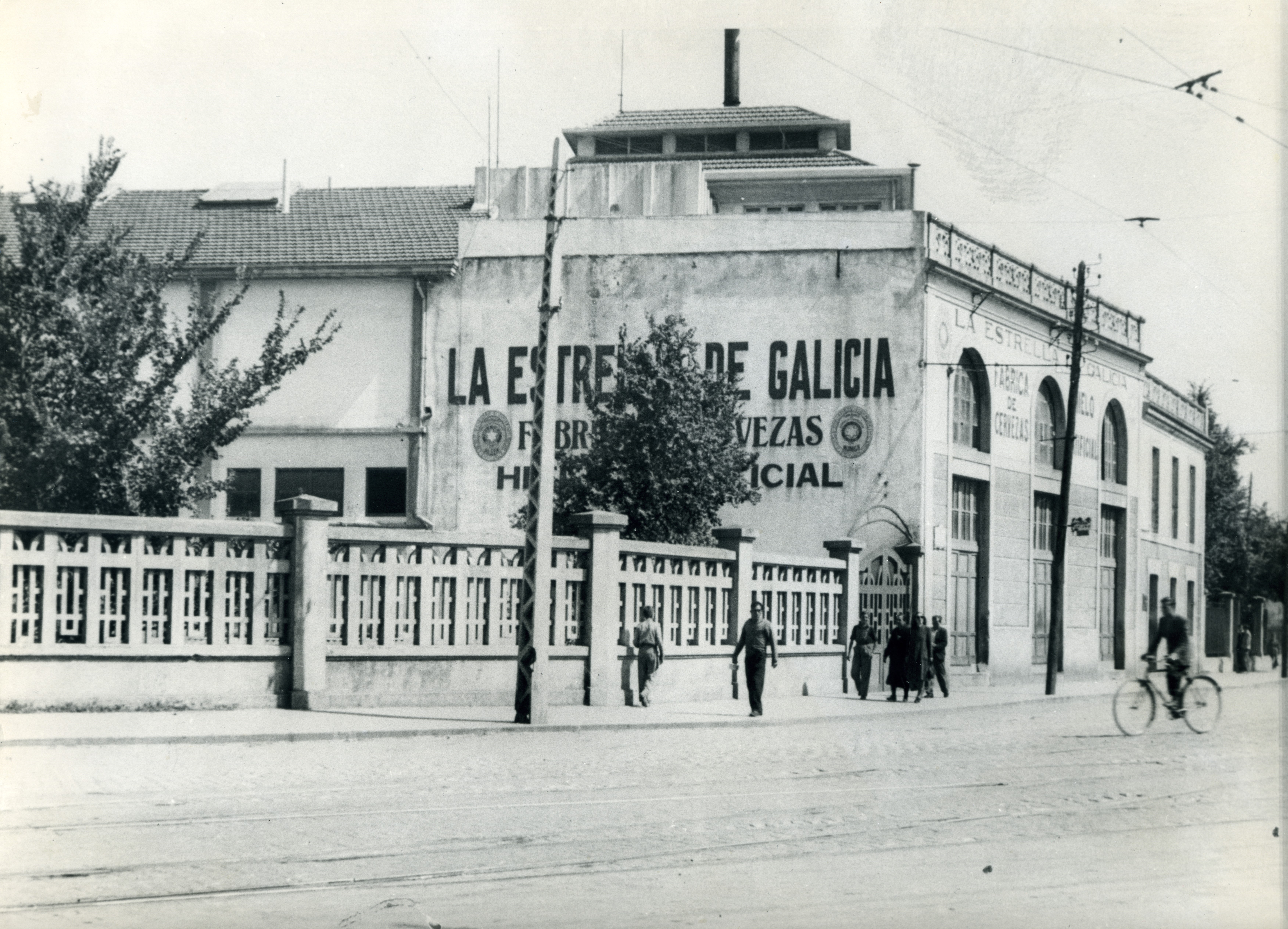 Imagen histórica de la fábrica en A Coruña de Estrella de Galicia. 