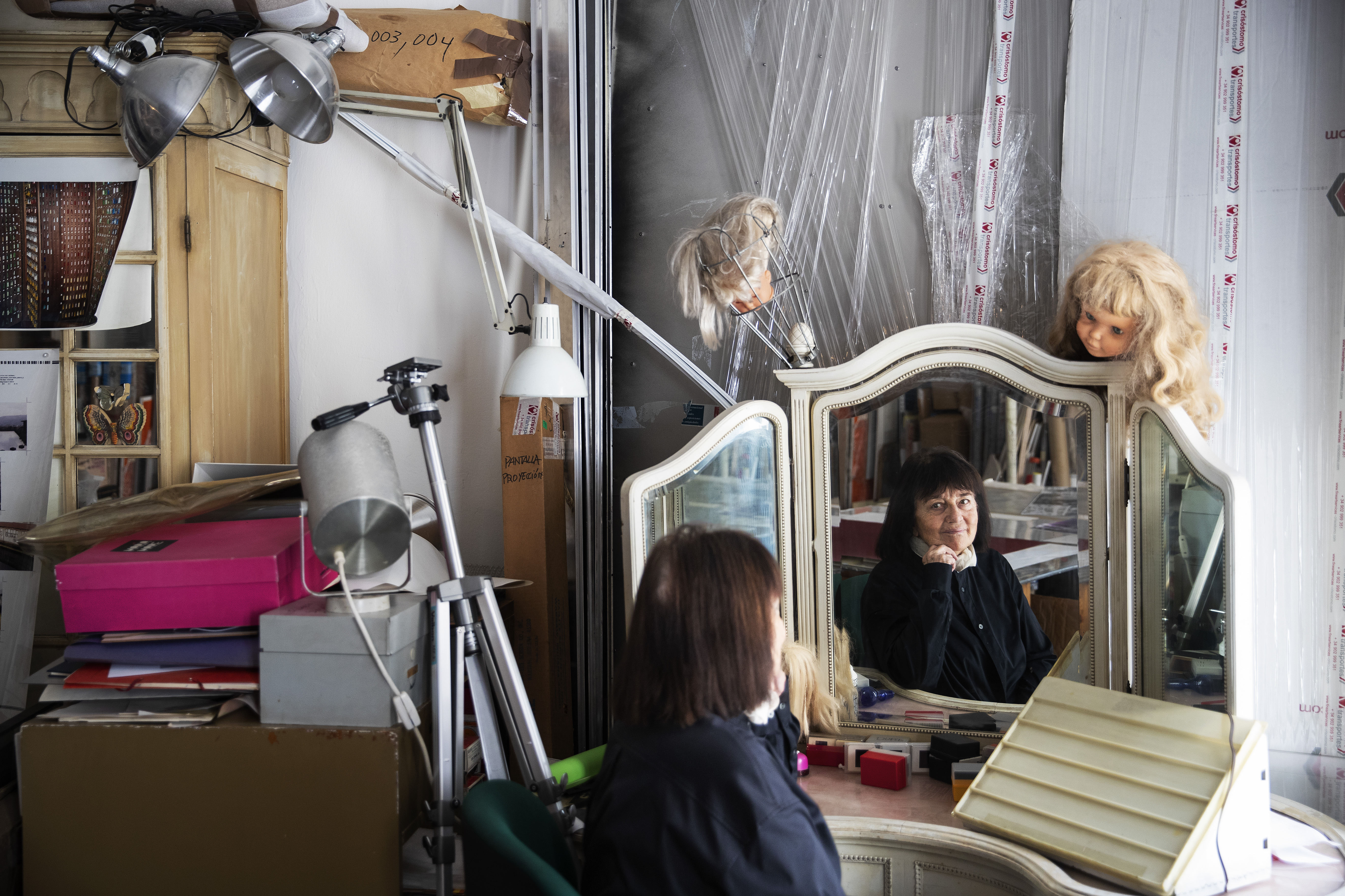 Marisa González, artista pionera del arte electrónico en España y militante feminista, retratada en marzo en su estudio.