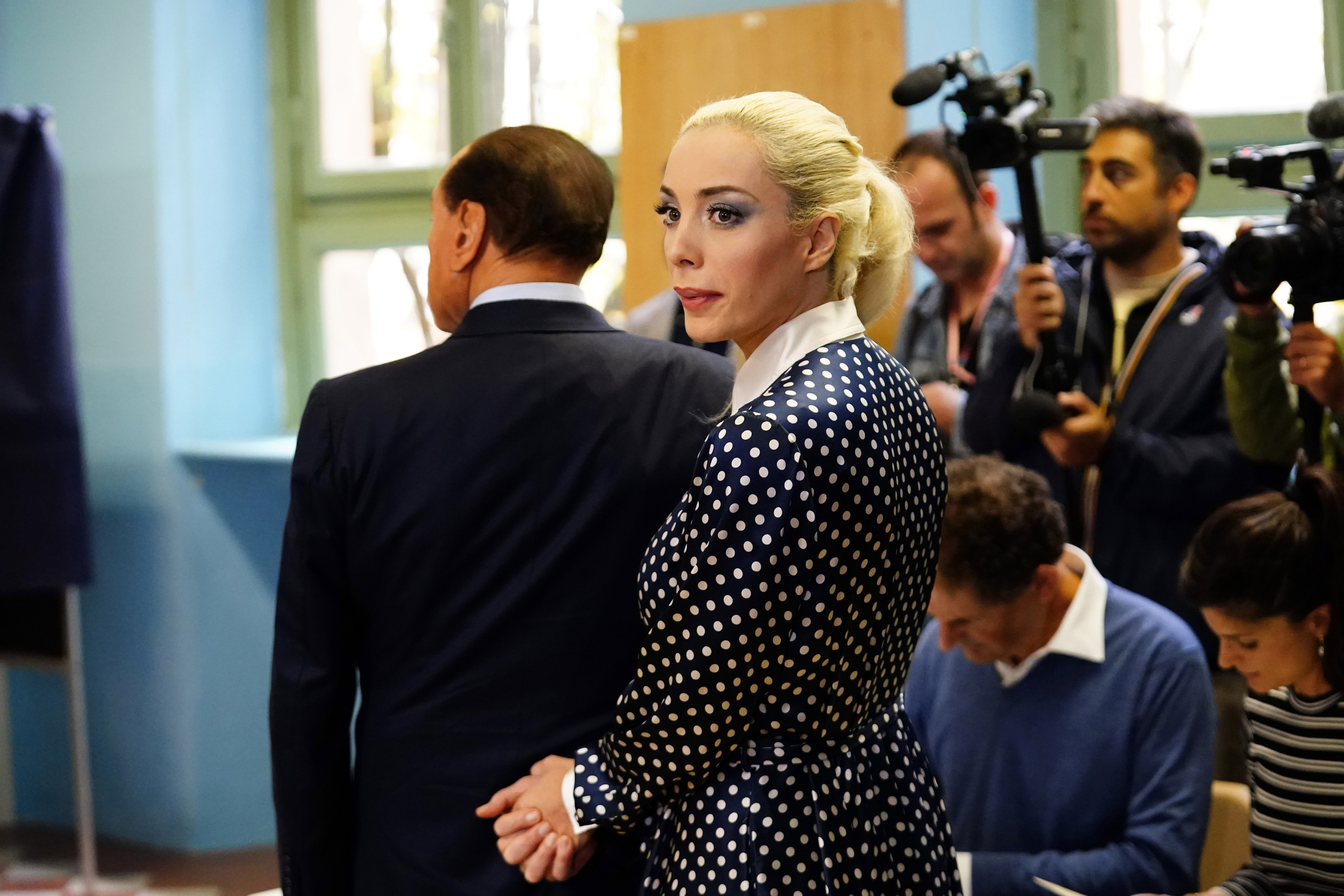 Marta Fascina chegou a um posto de votação em Milão, em setembro de 2022.