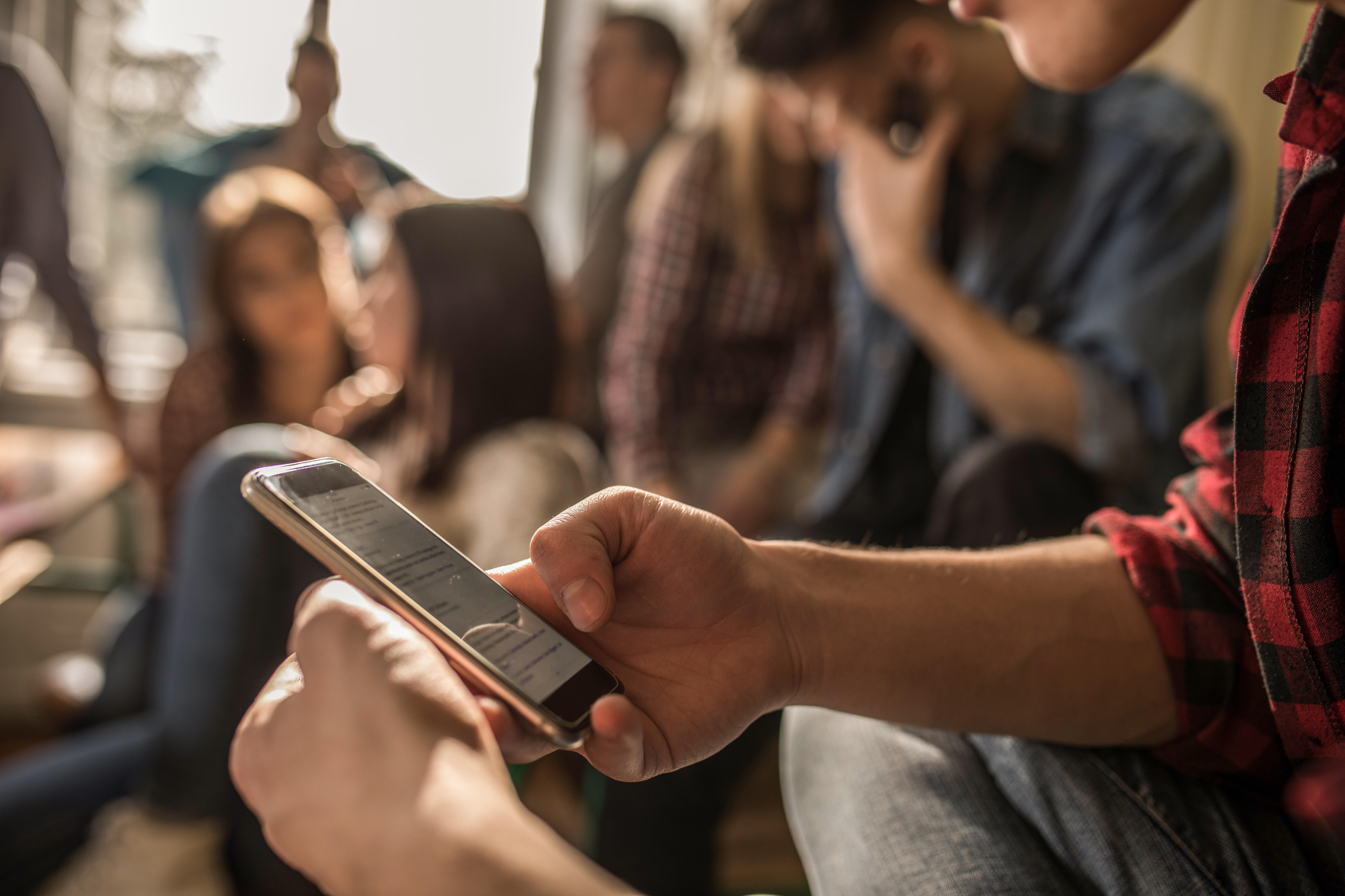 Adolescentes Libres de Móviles, familias plantan cara al teléfono