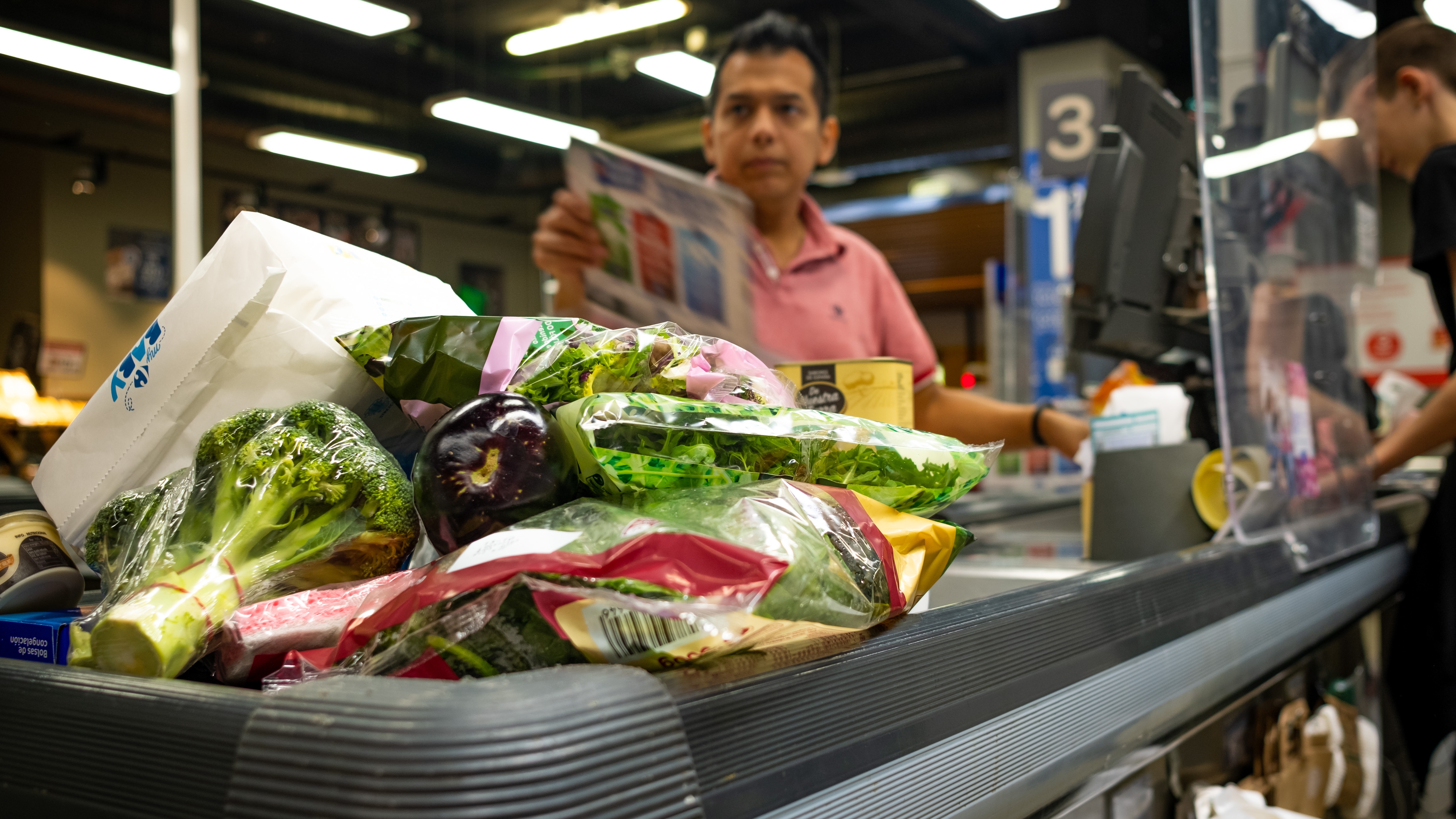 El consumo alimentario se recupera, pero no llega a los niveles prepandemia