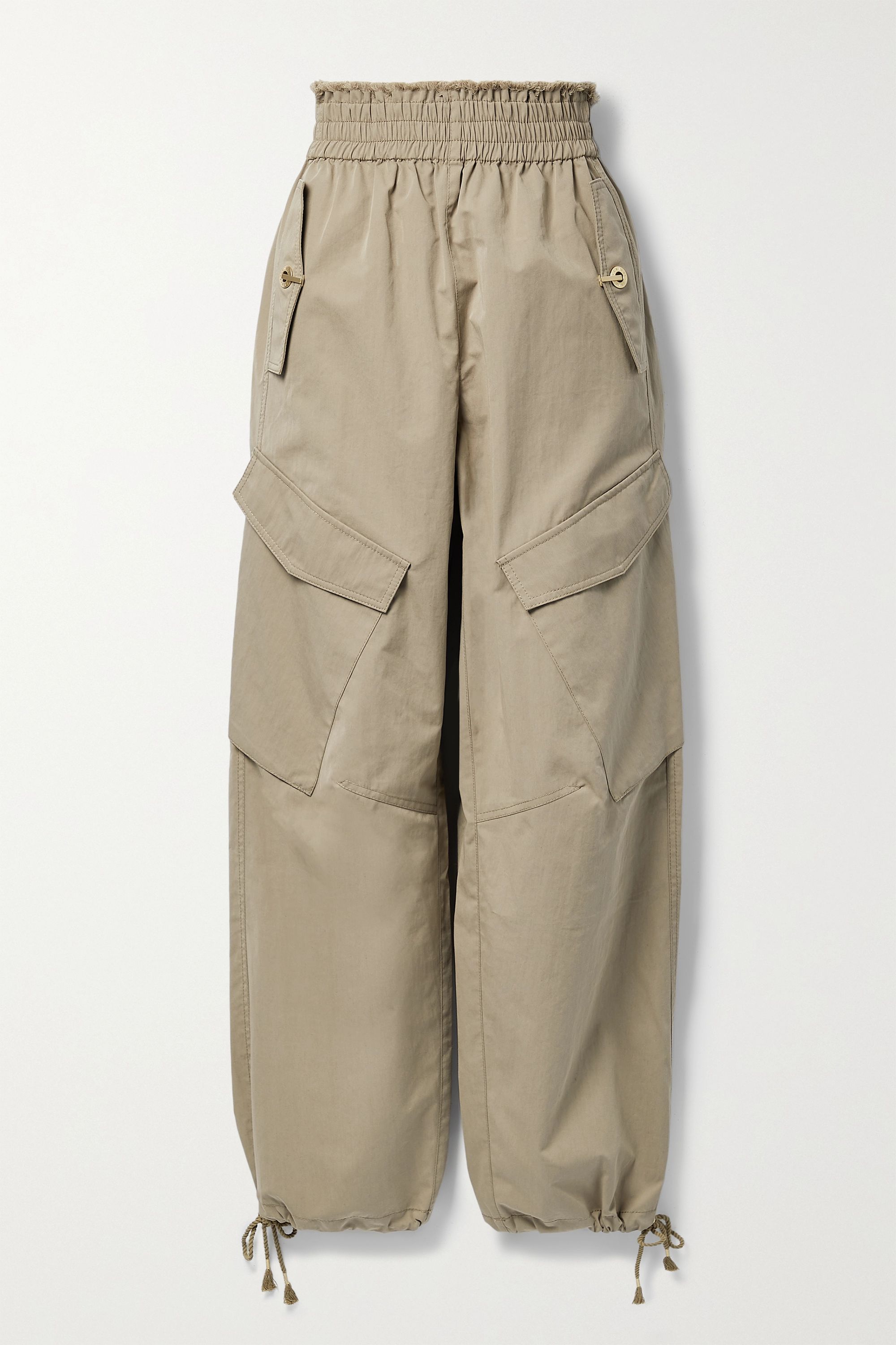 Este invierno necesitamos unos pantalones cargo porque son tendencia y son  muy prácticos por sus bolsillos