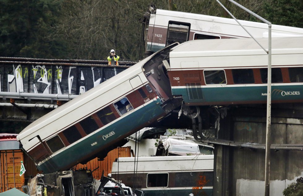 Accidente en el ferrocarril Midland cerca de Sheffield, los trenes después  de la colisión (grabado)