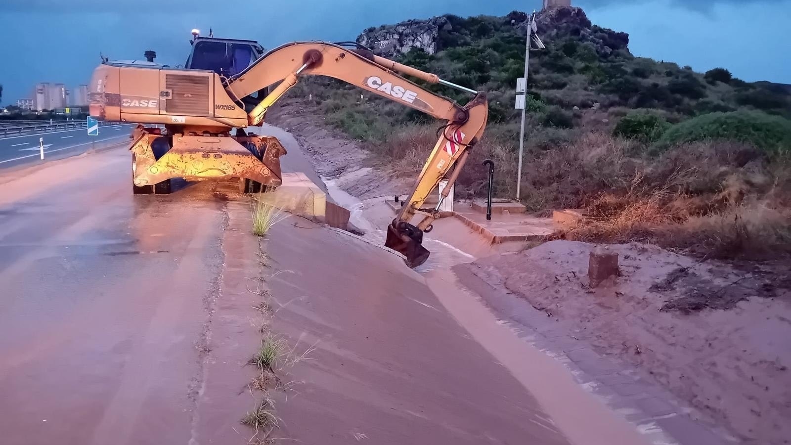 La dana 'Alice' obliga a cortar varias vías y carreteras en la Región de Murcia.