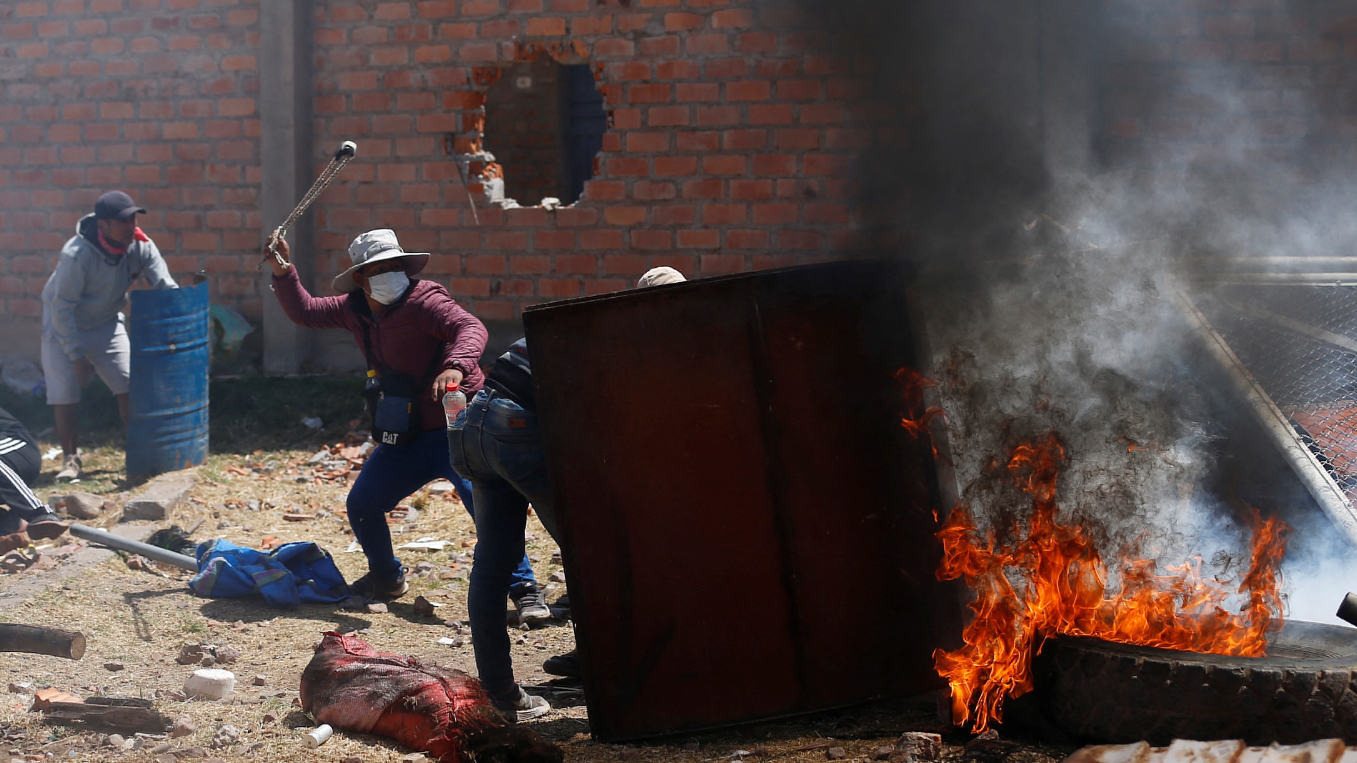 Policeman burned to death amid antigovernment unrest in Peru