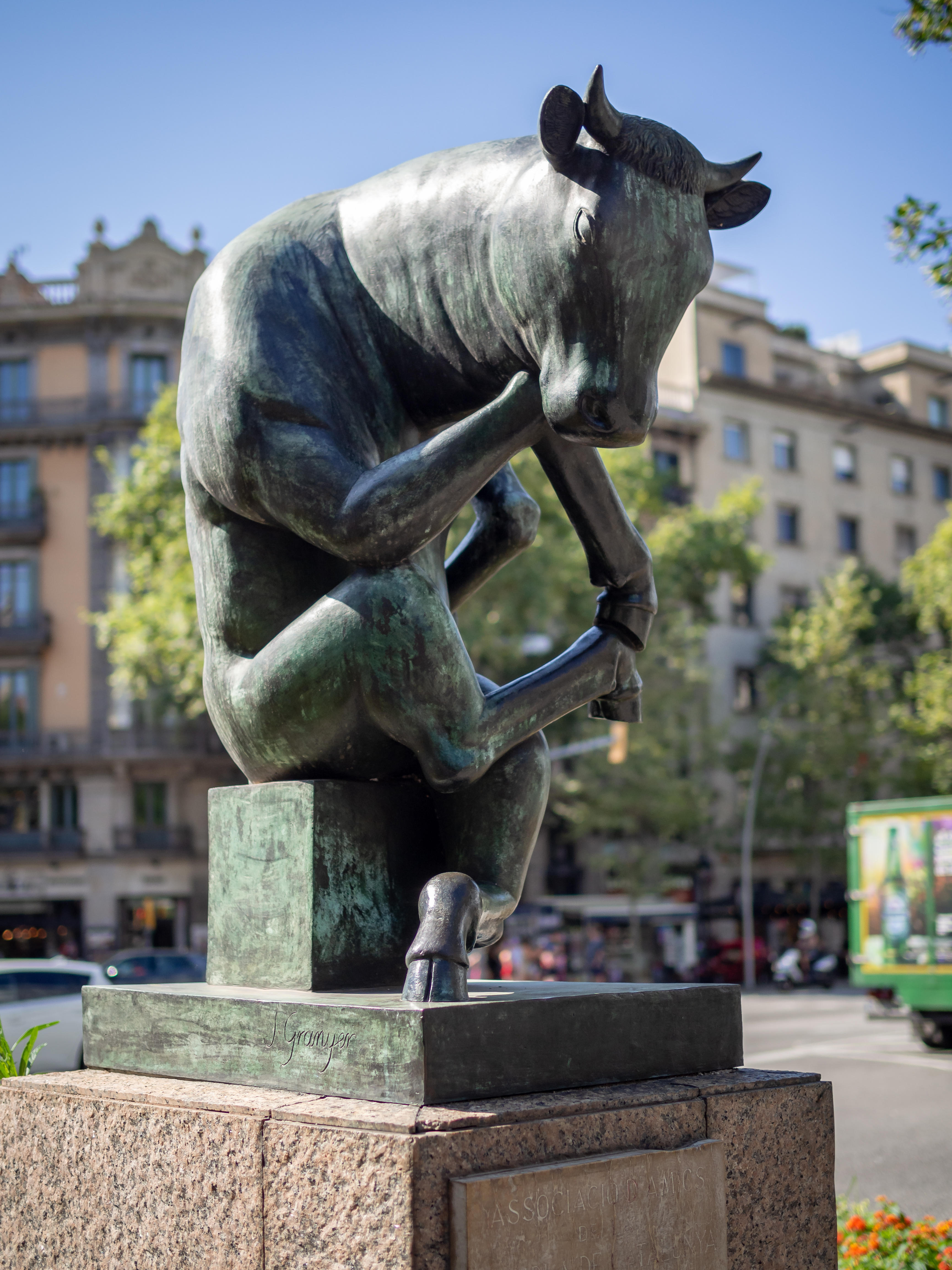 El infinito reino animal que adorna Barcelona: de un mono patinador a una  coqueta jirafa o un solitario mamut, Escapadas por España, El Viajero