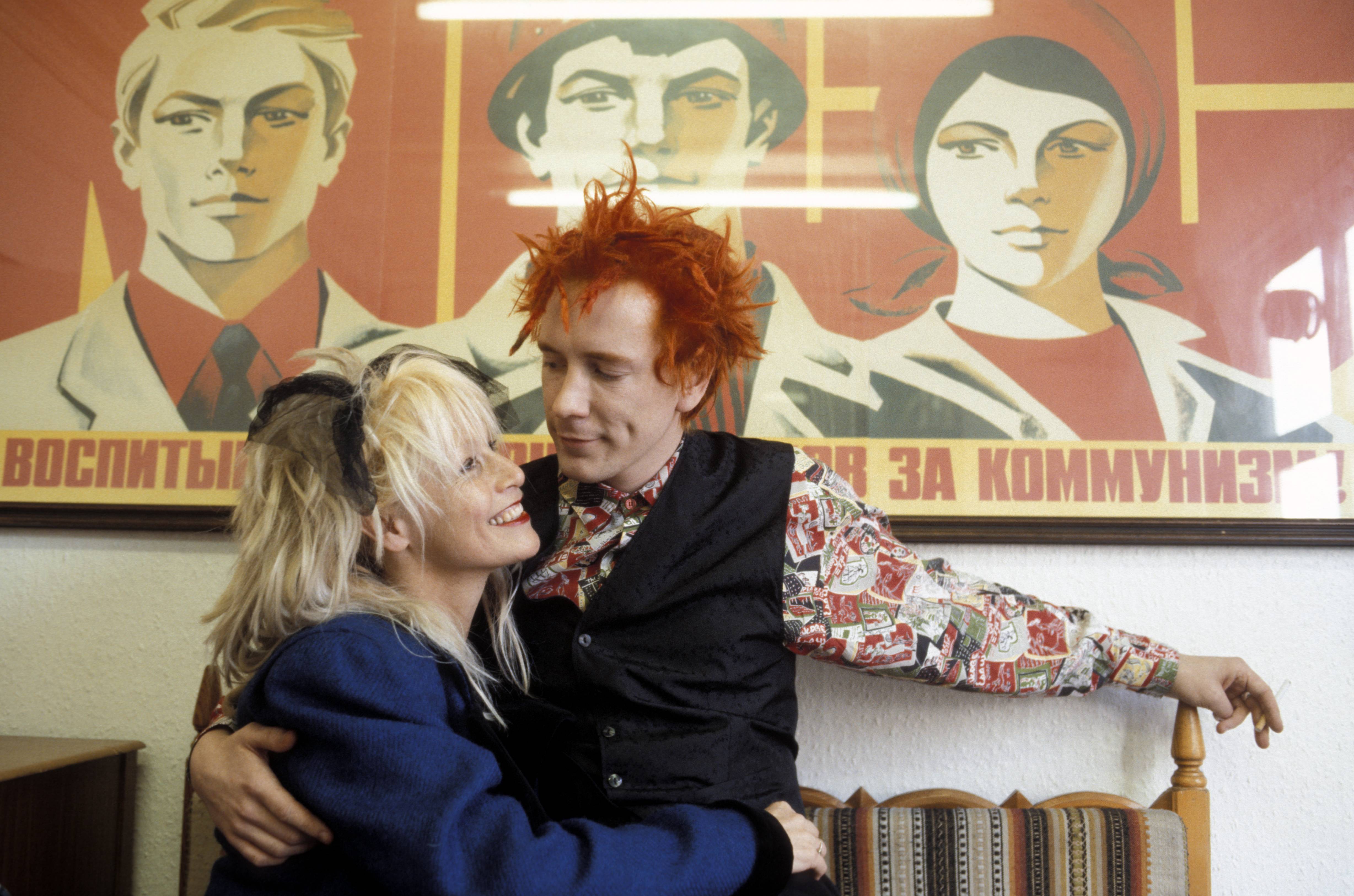 Johnny Rotten O vocalista dos Sex Pistols que deixou o punk para cuidar da esposa com Alzheimer Estilo EL PAÍS Brasil