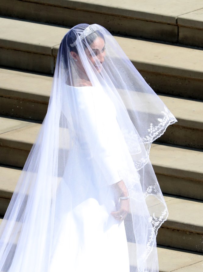 El 19 de mayo de 2018 llegó la gran boda. Meghan Markle se convertía en la novia más observada del planeta en una gran ceremonia oficiada en la capilla de San Jorge del castillo de Windsor. Entonces se convirtió en duquesa de Sussex y en miembro definitivo de la familia real británica, un estatus que le duraría algo menos de dos años.