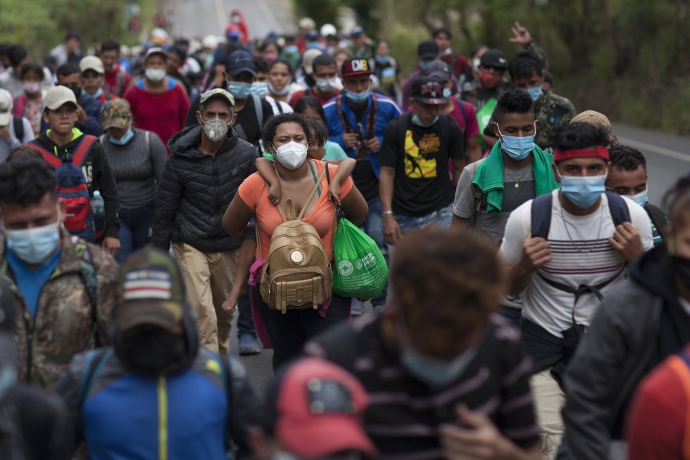 Caravana de Honduras avanza rumbo a Estados Unidos Fotos