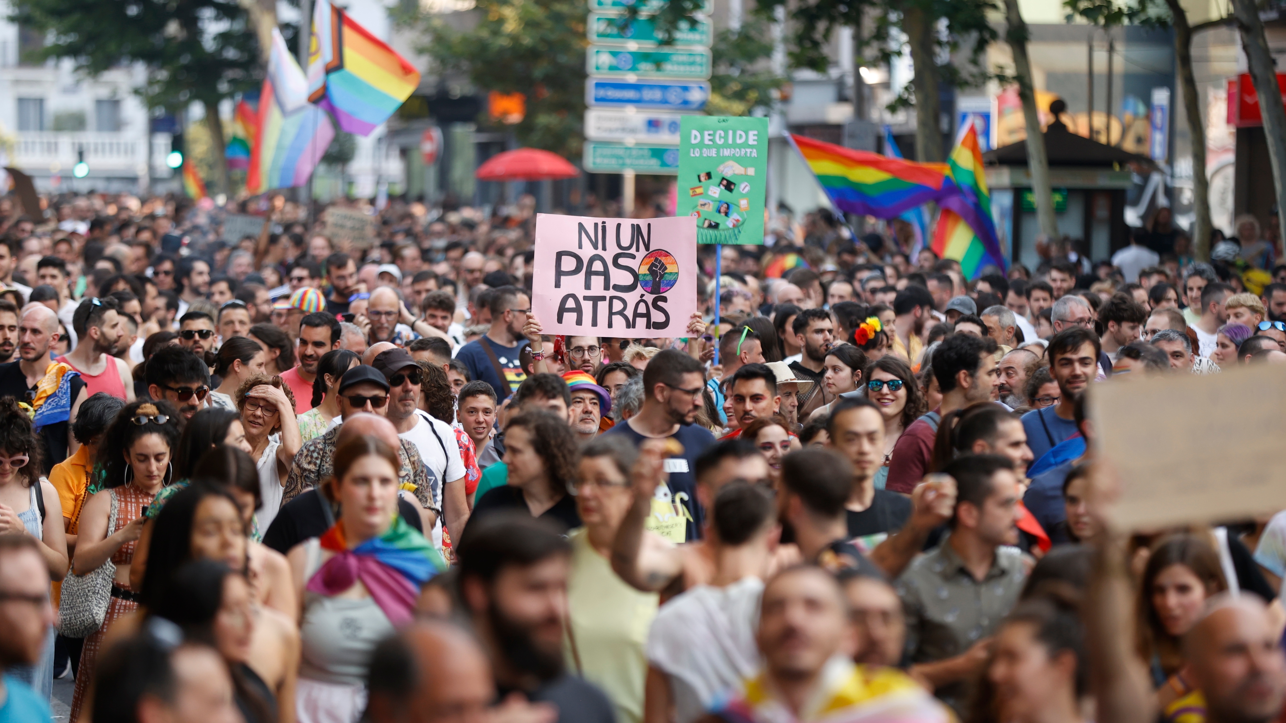 El ruido de la ultraderecha moviliza al colectivo LGTBI “Vamos a frenar las amenazas” Sociedad EL PAÍS foto