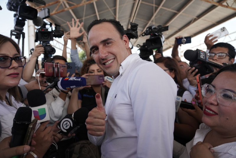 Manolo Jiménez após a votação, neste domingo em Saltillo (estado de Coahuila).
