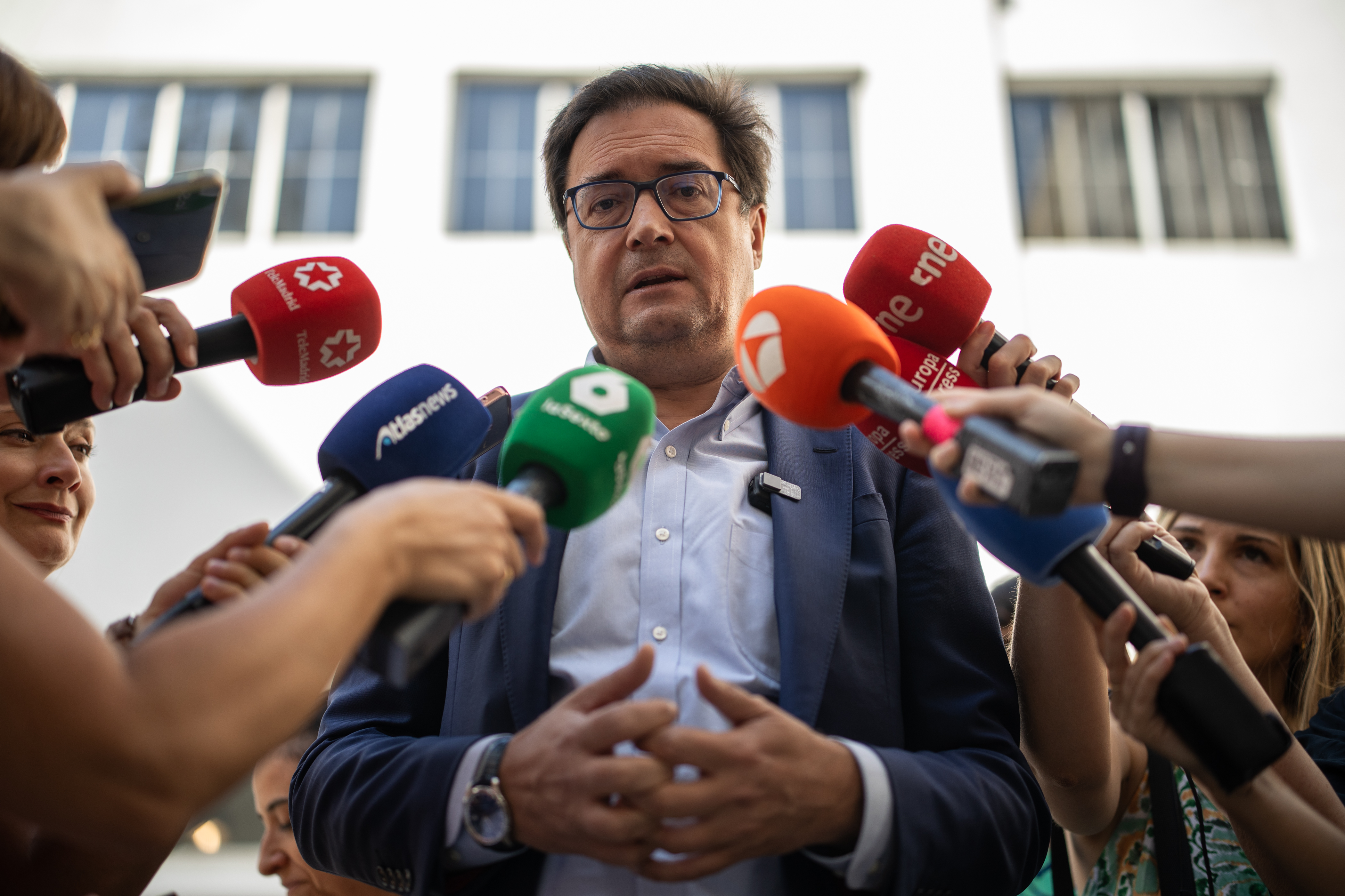 El ministro para la Transformación Digital y de la Función Pública, Óscar López, atiende a los medios de comunicación a su llegada al acto de presentación de las iniciativas RedIA y RedIA salud, en el Espacio Ventas, a 17 de julio de 2025, en Madrid (España). Estas iniciativas están destinadas al desarrollo de la inteligencia artificial en el sector empresarial.
17 JULIO 2025
Alejandro Martínez Vélez / Europa Press
17/07/2025