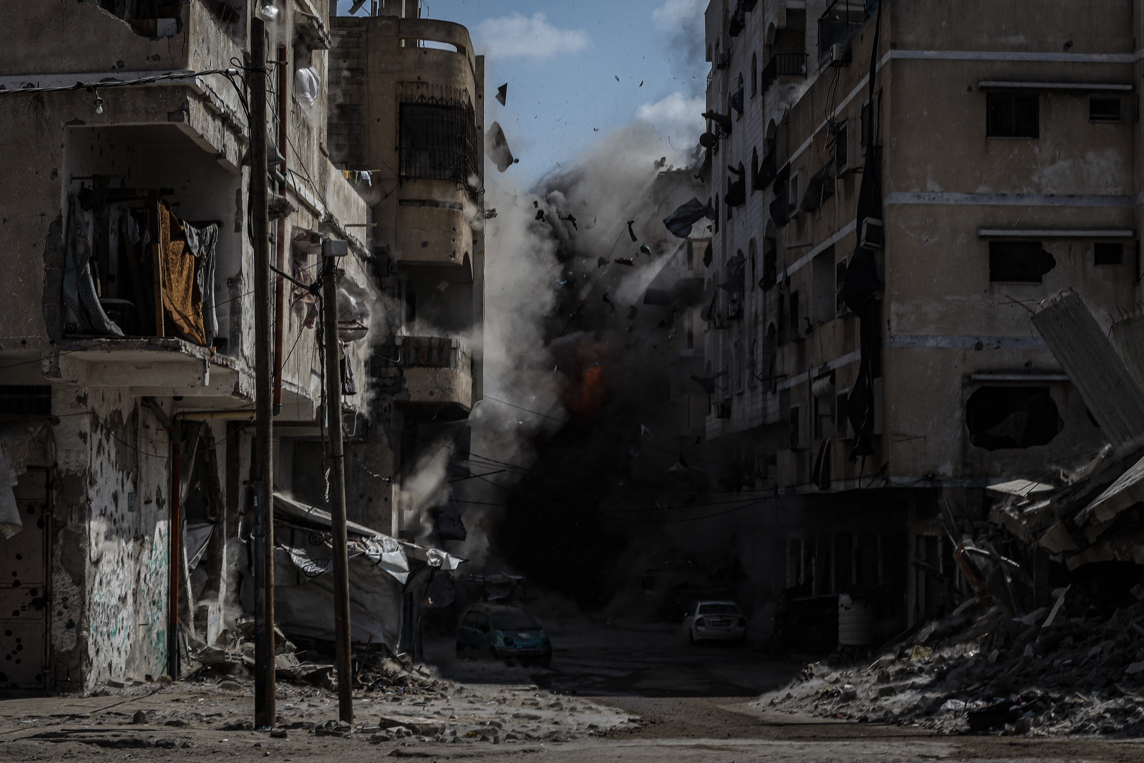 Un ataque israelí contra edificios en el oeste de Ciudad de Gaza, este viernes 8  de agosto de 2025.