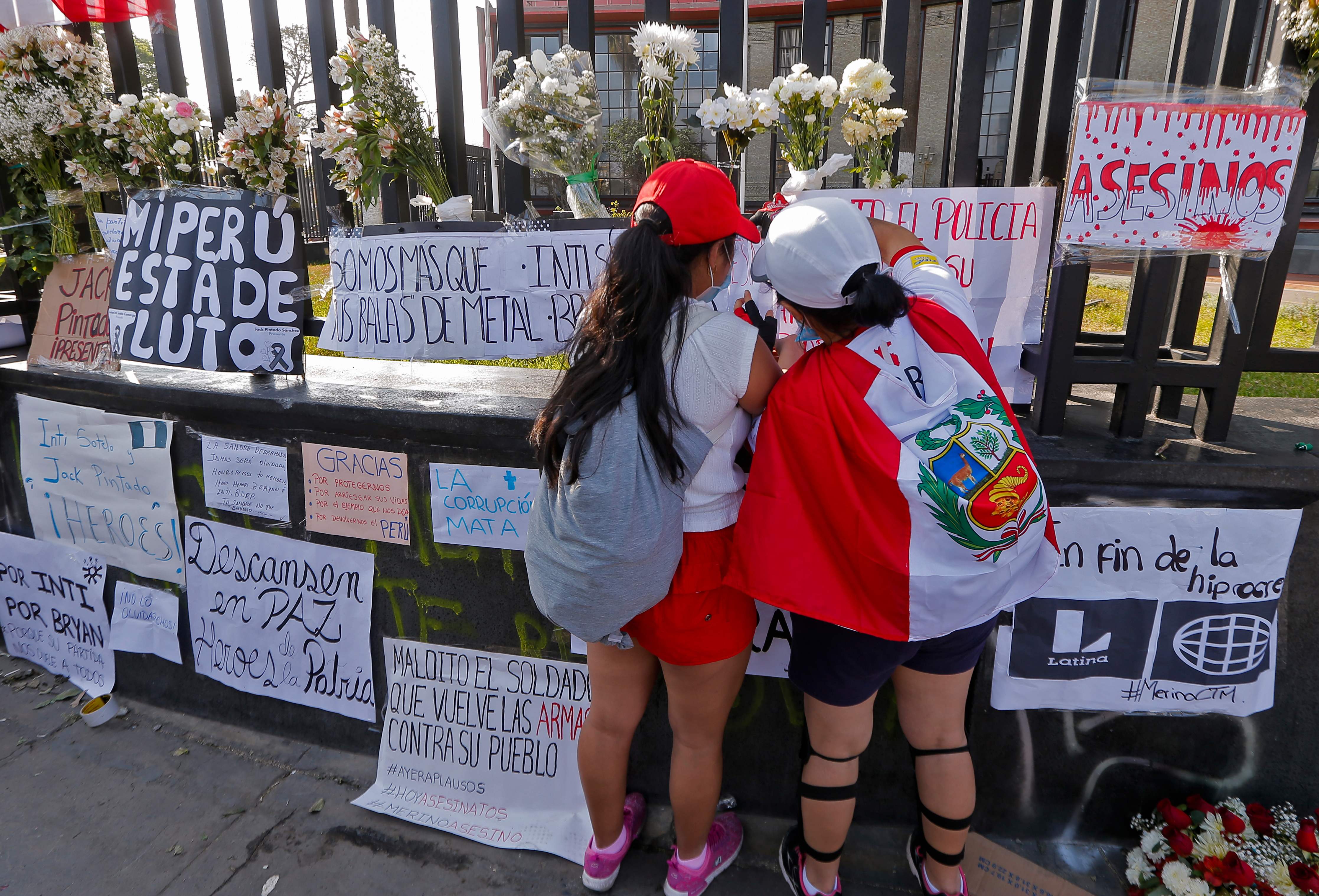 Víctimas De La Represión En Las Protestas En Perú Denuncian Intentos De