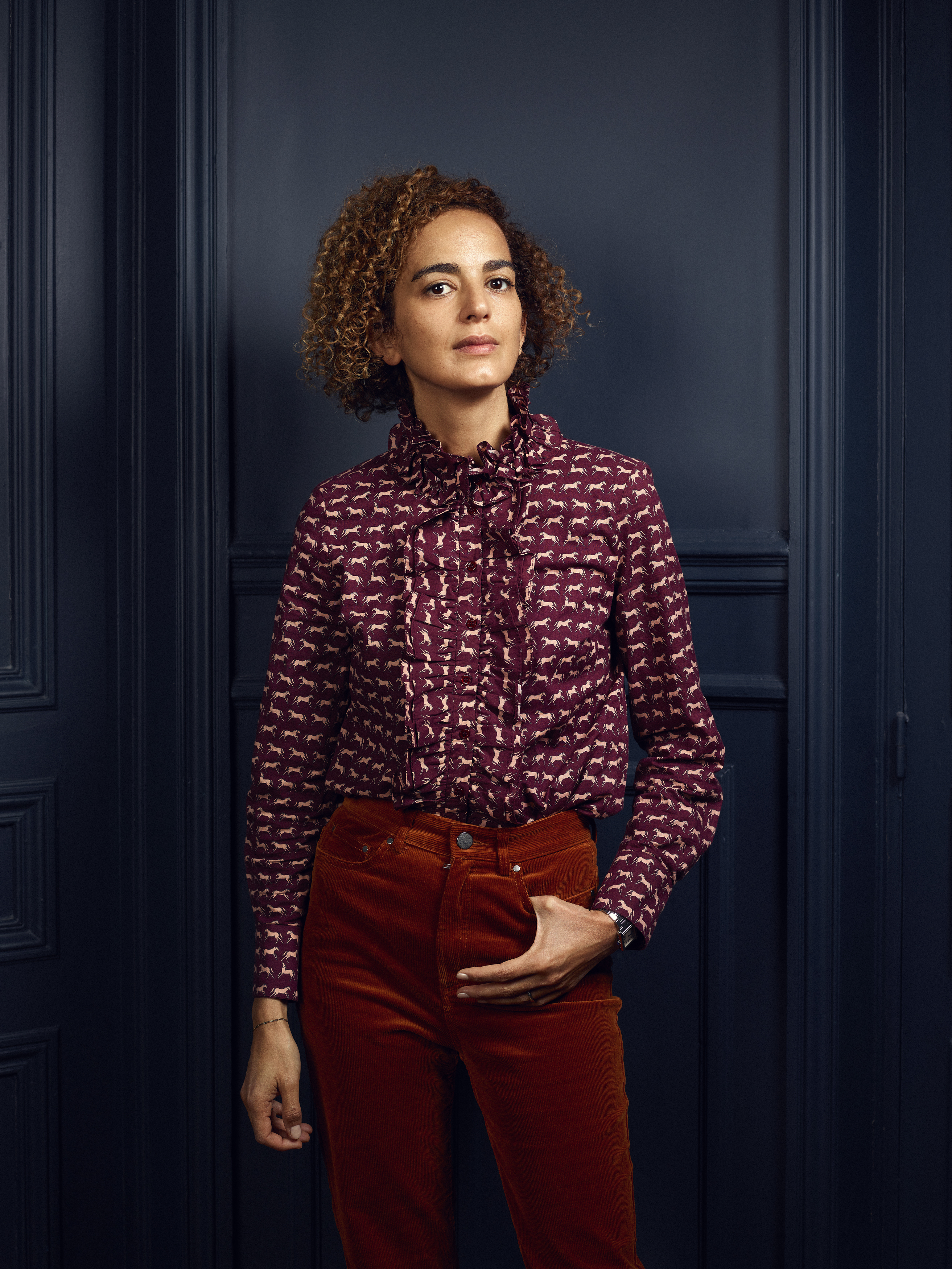 La escritora Leïla Slimani, retratada en su casa de París a mediados de febrero.